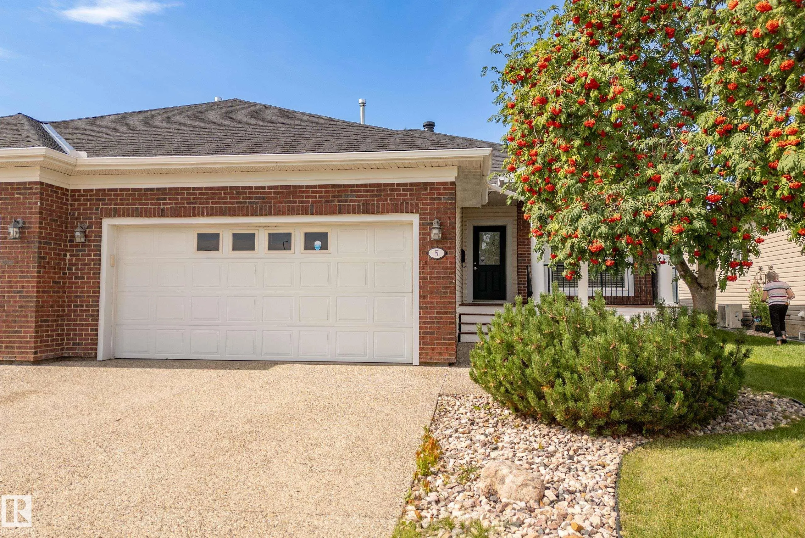5 Longview Crescent