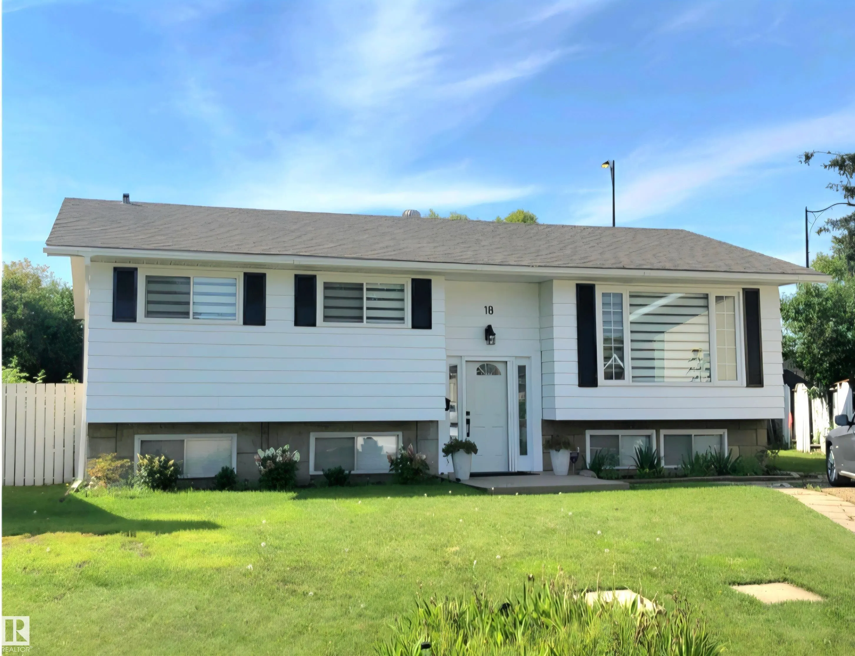 18 ROSEWOOD Place