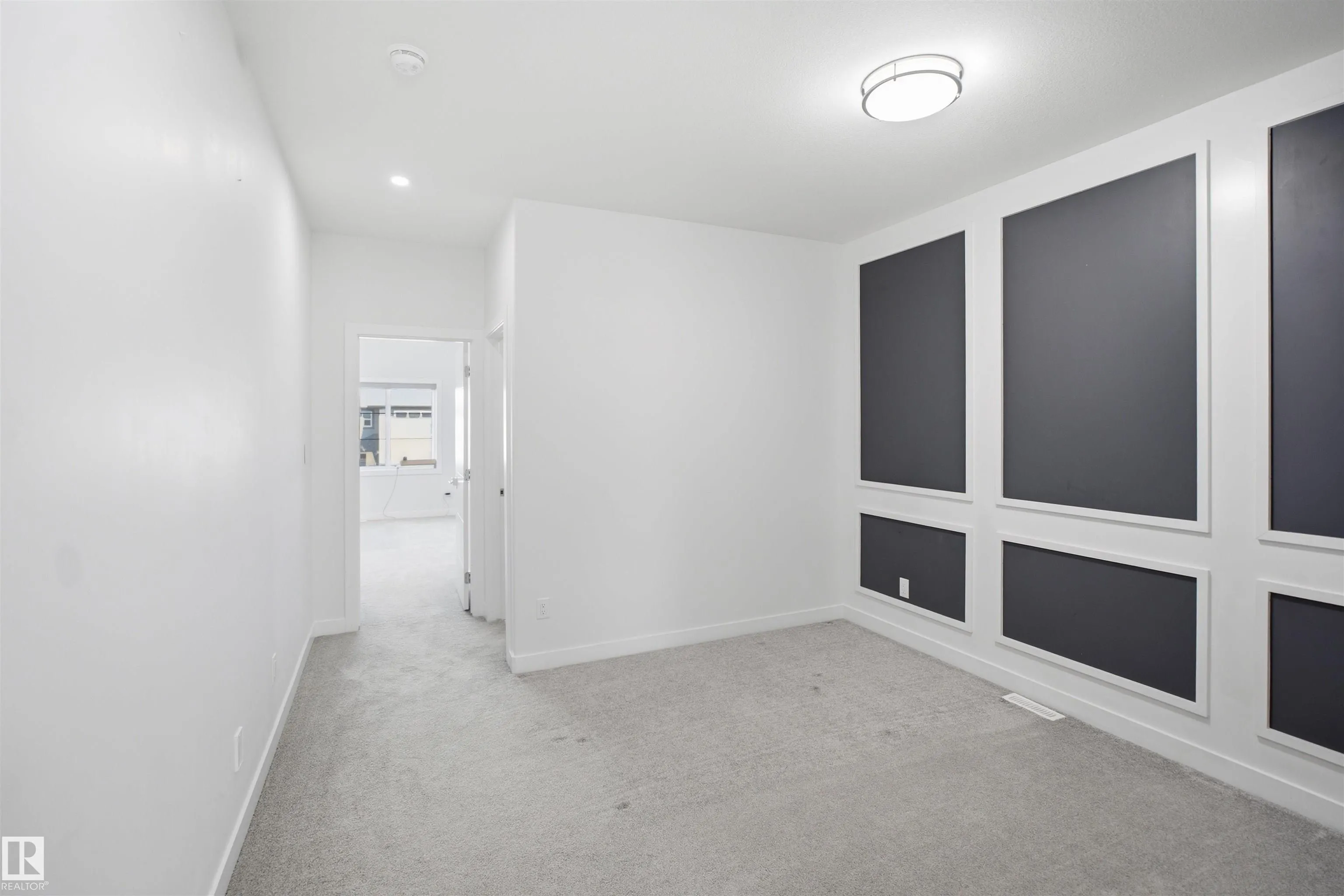 2027 13 Avenue