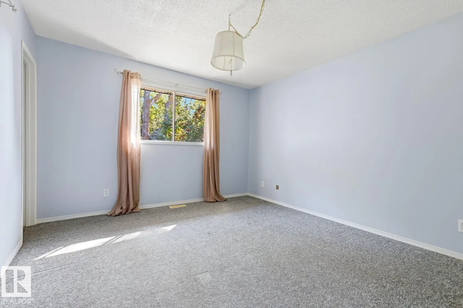 6 LUNDY PARK Road