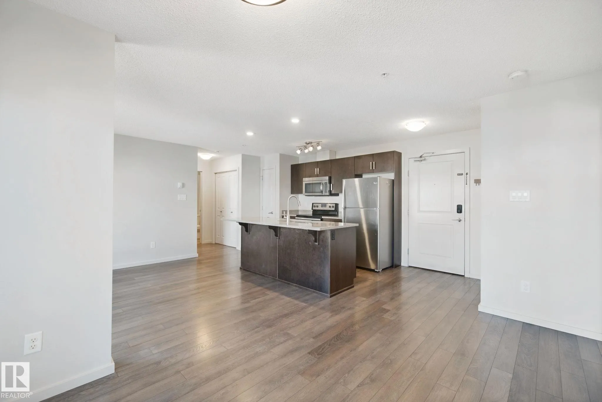 390 Windermere RD