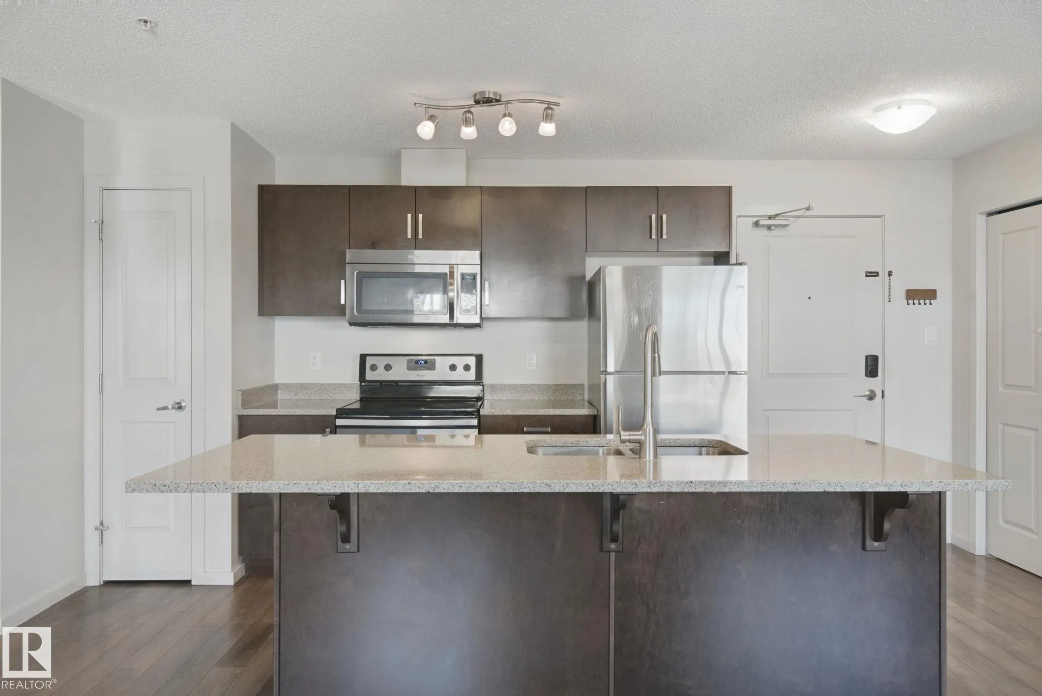 390 Windermere RD