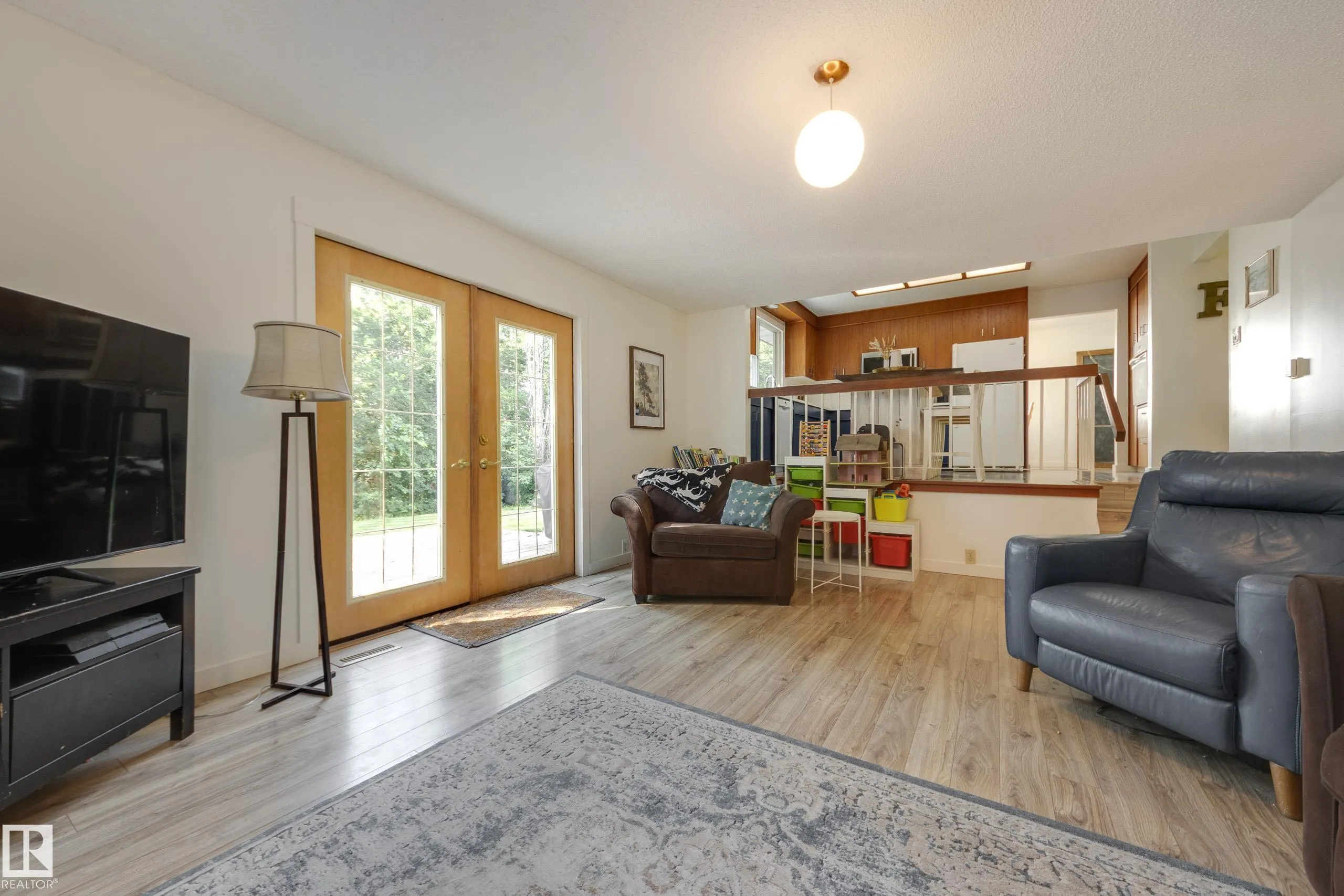 77 BEACON Crescent