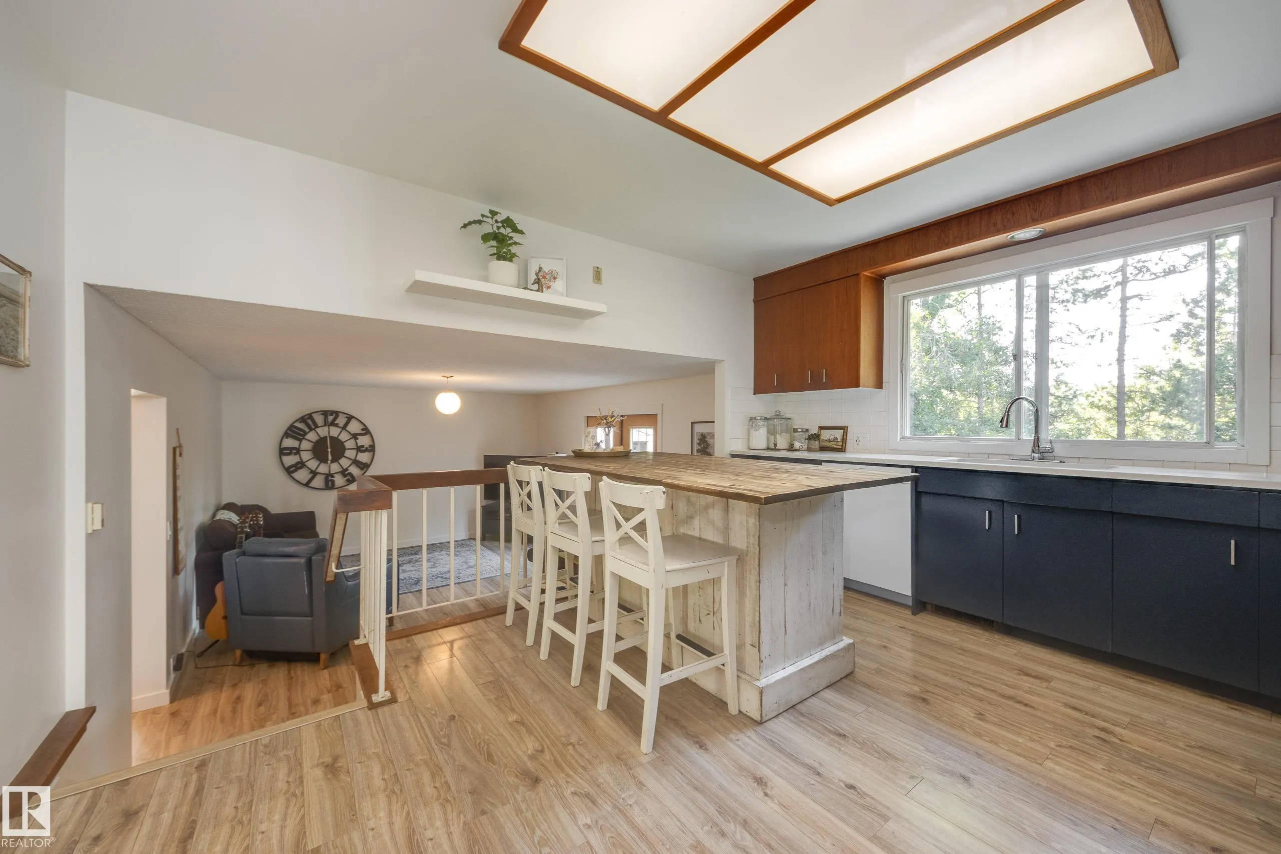 77 BEACON Crescent
