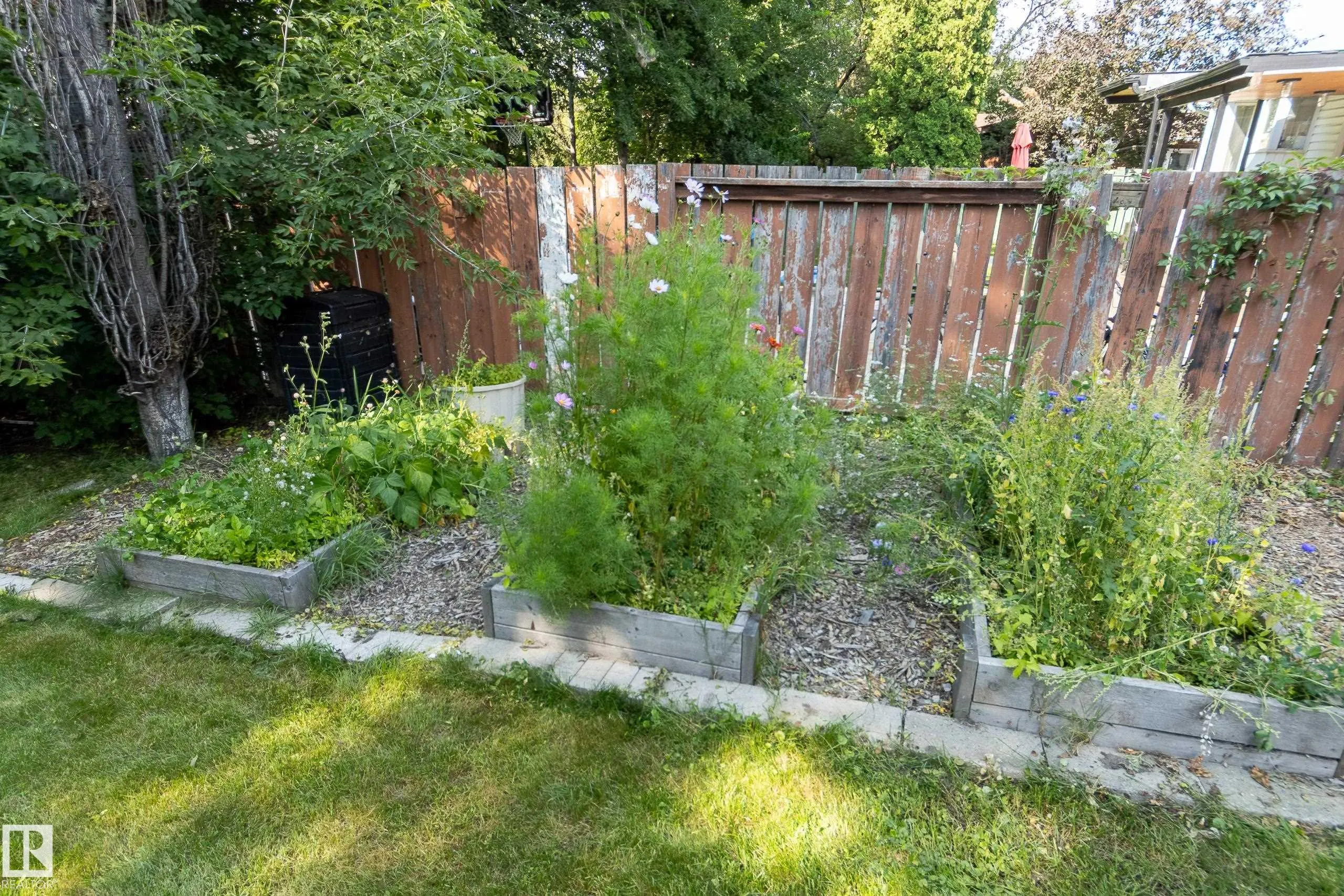 77 BEACON Crescent