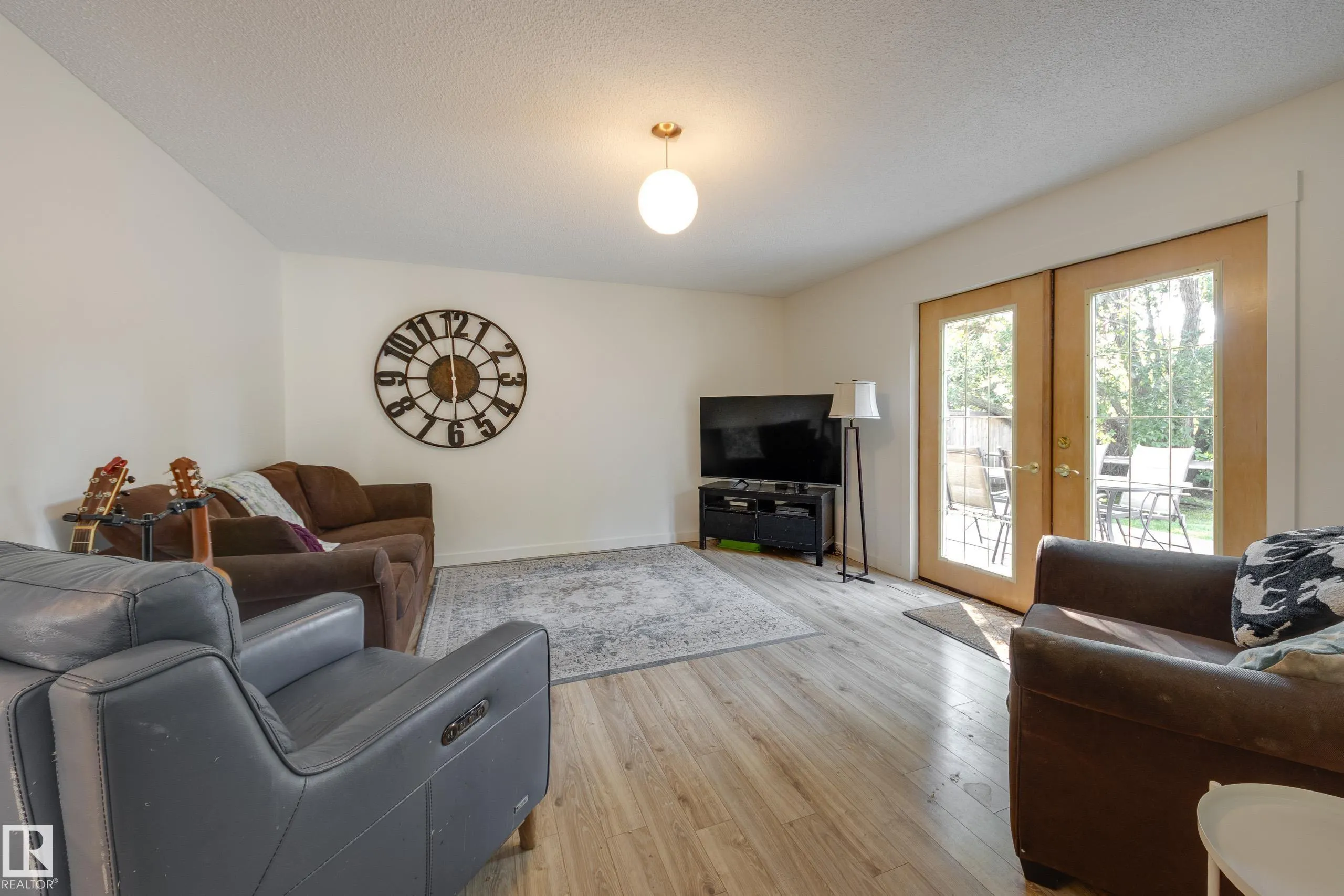 77 BEACON Crescent