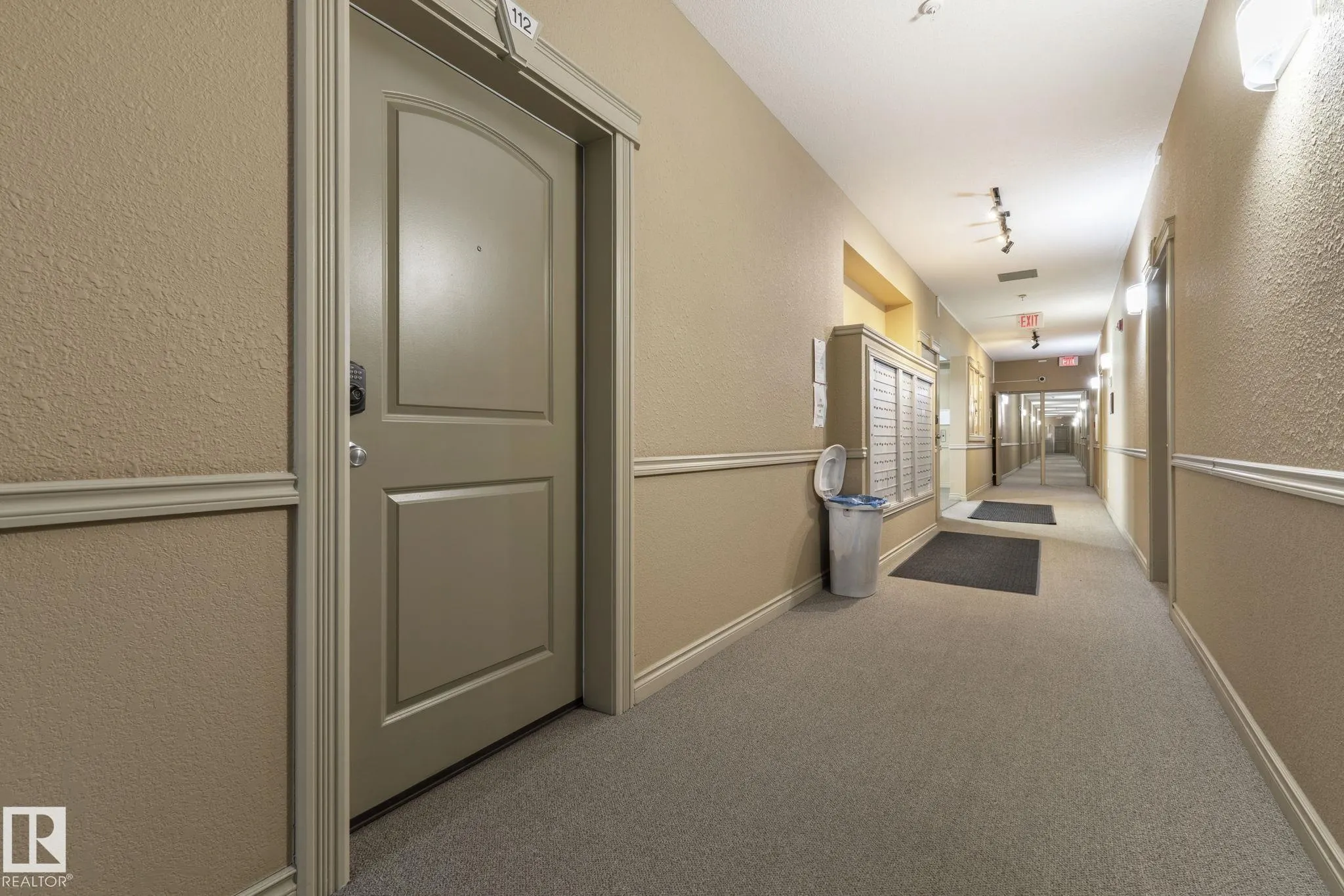 70 WOODSMERE Close
