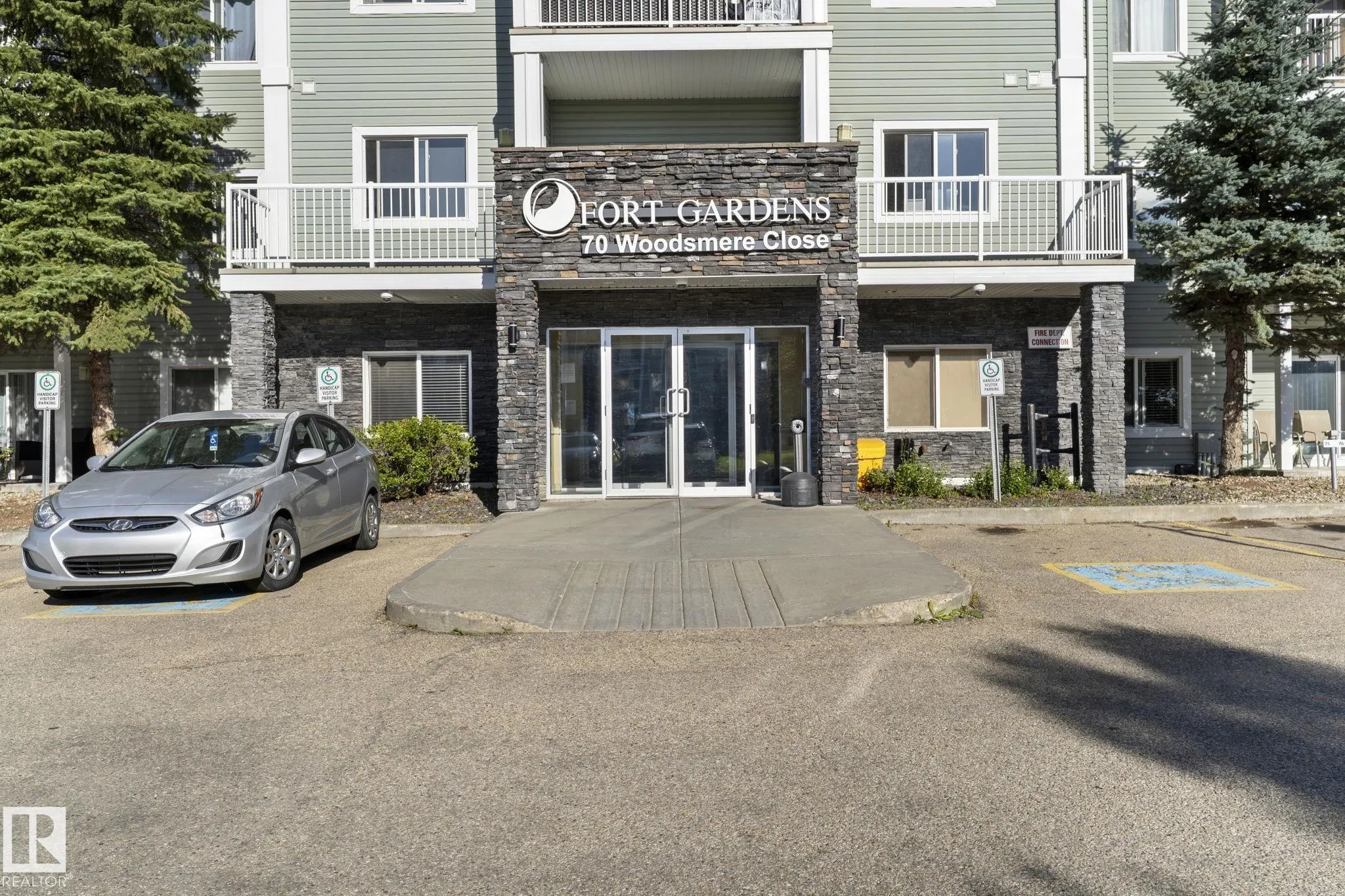 70 WOODSMERE Close