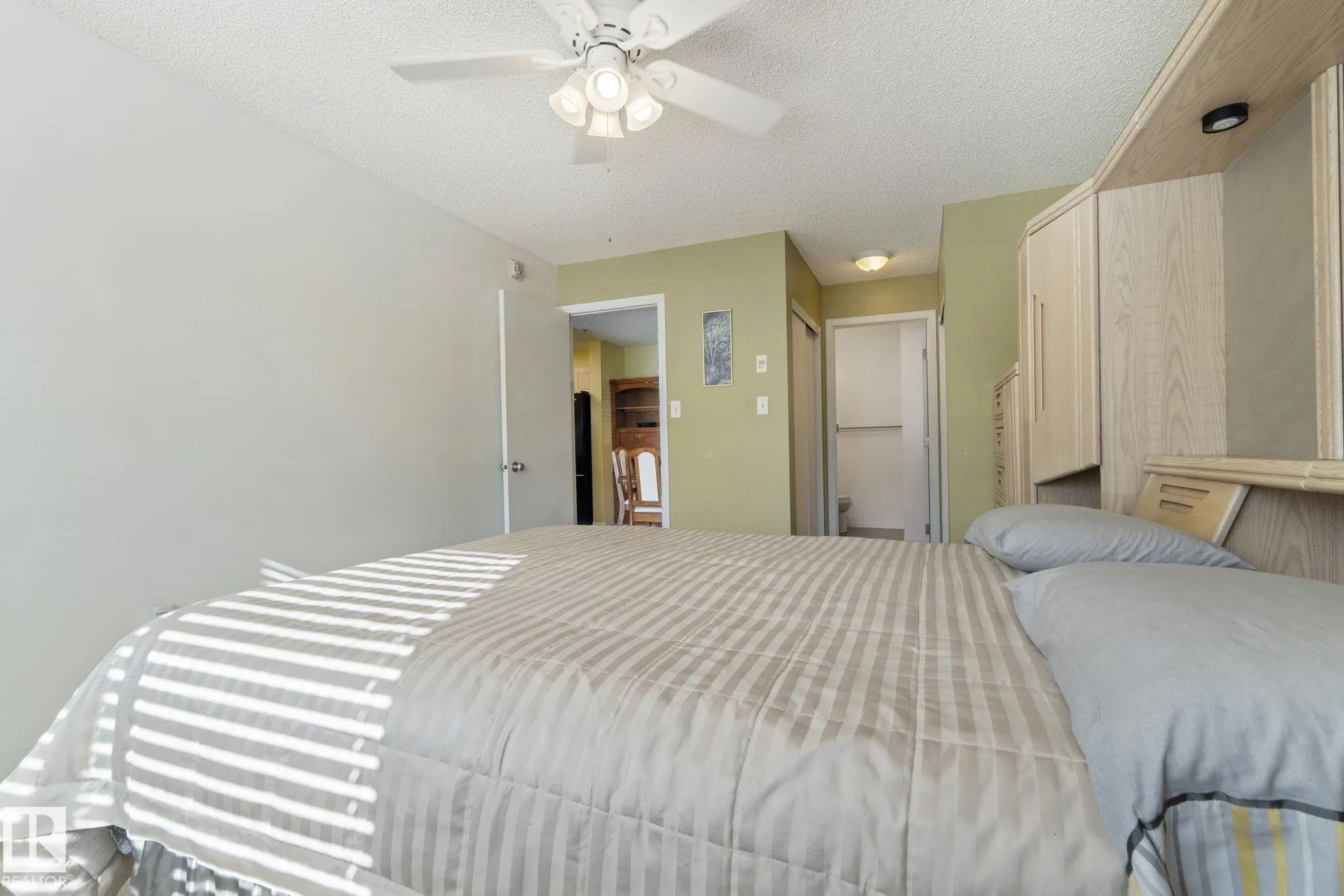70 WOODSMERE Close