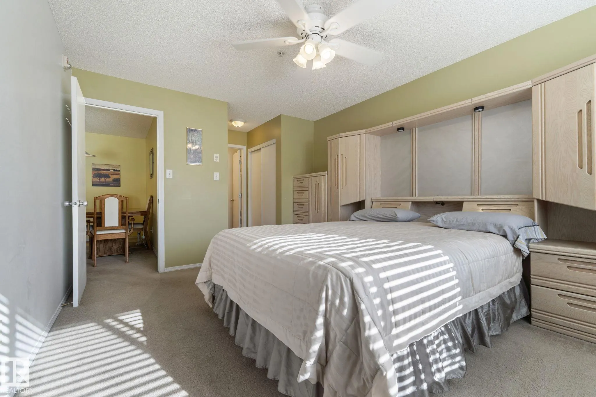 70 WOODSMERE Close
