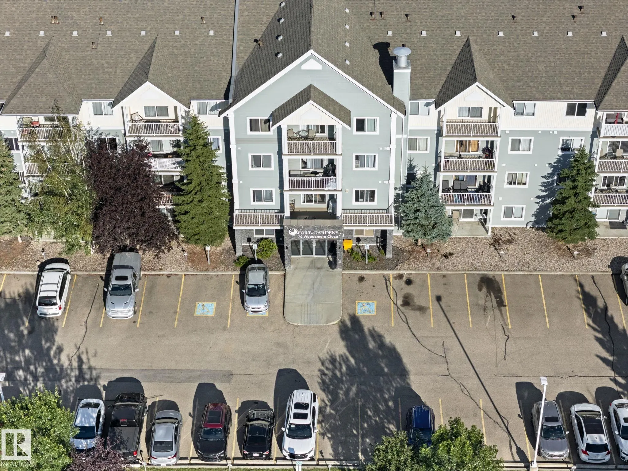 70 WOODSMERE Close