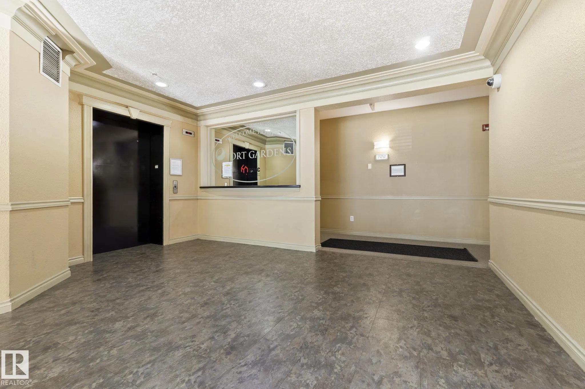 70 WOODSMERE Close