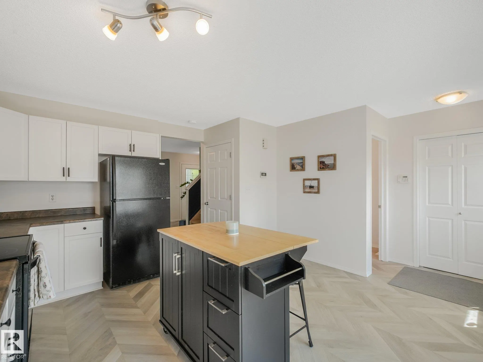 26 ALLARD Way