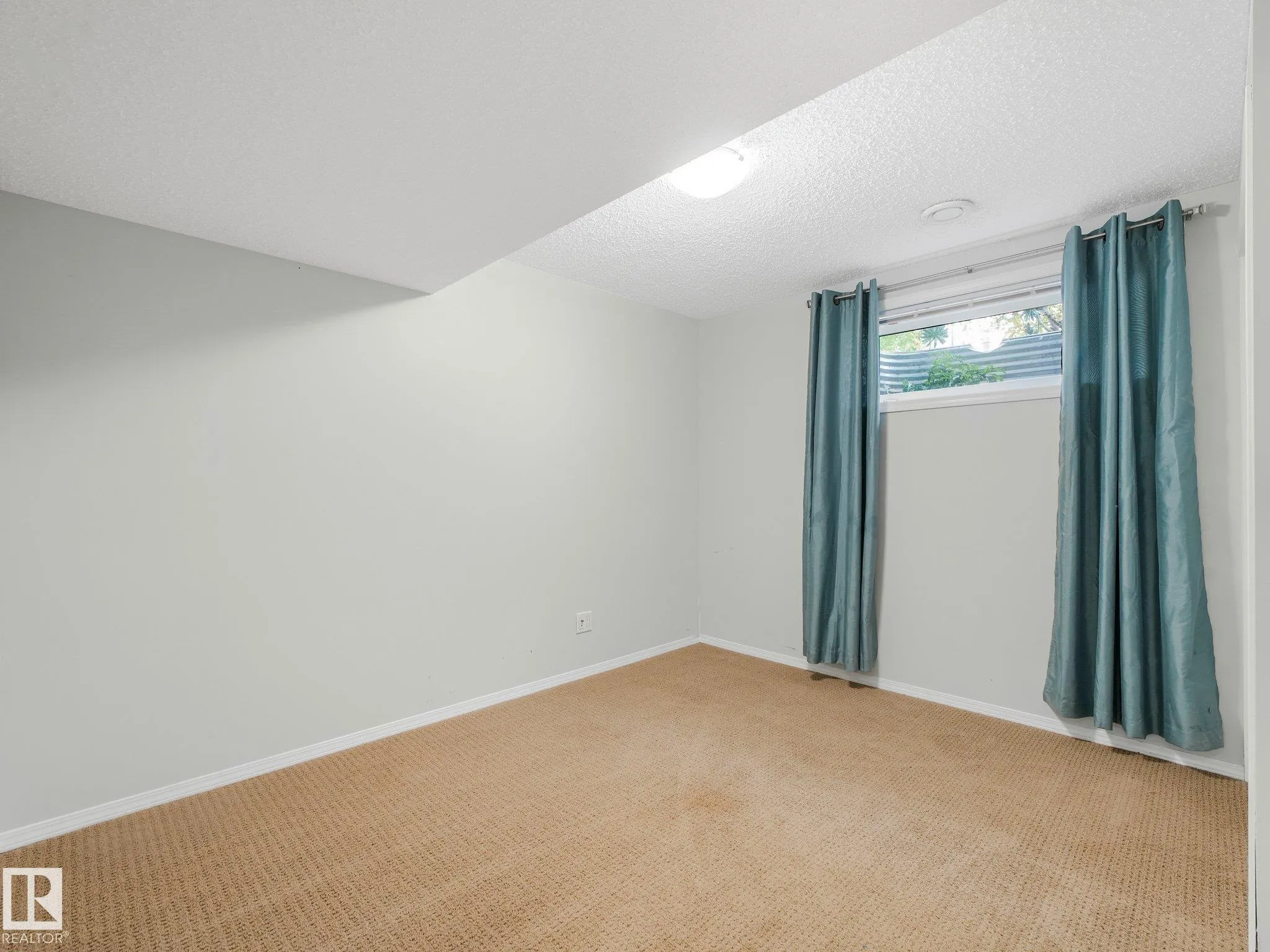 26 ALLARD Way