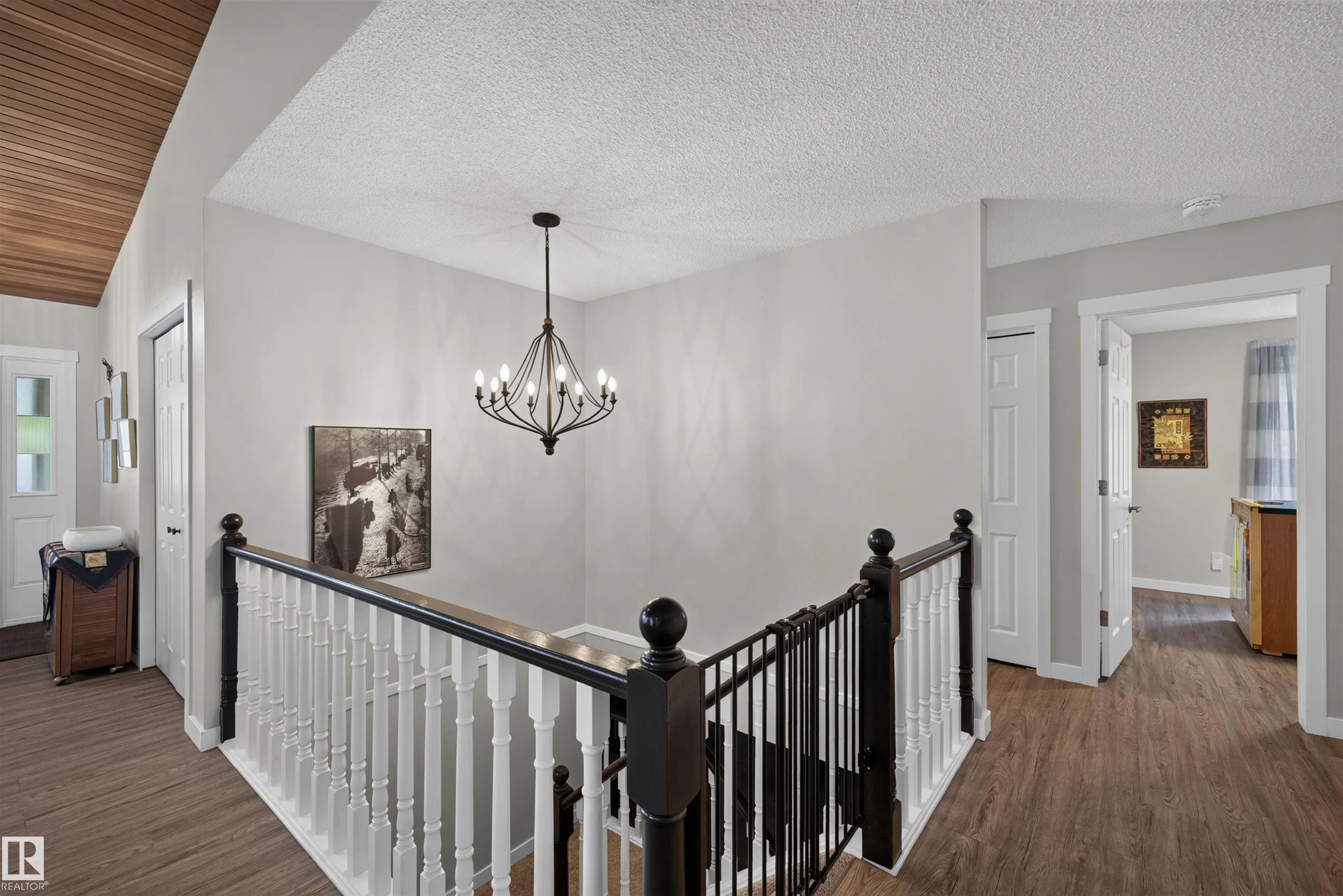 3 HICKORY Crescent