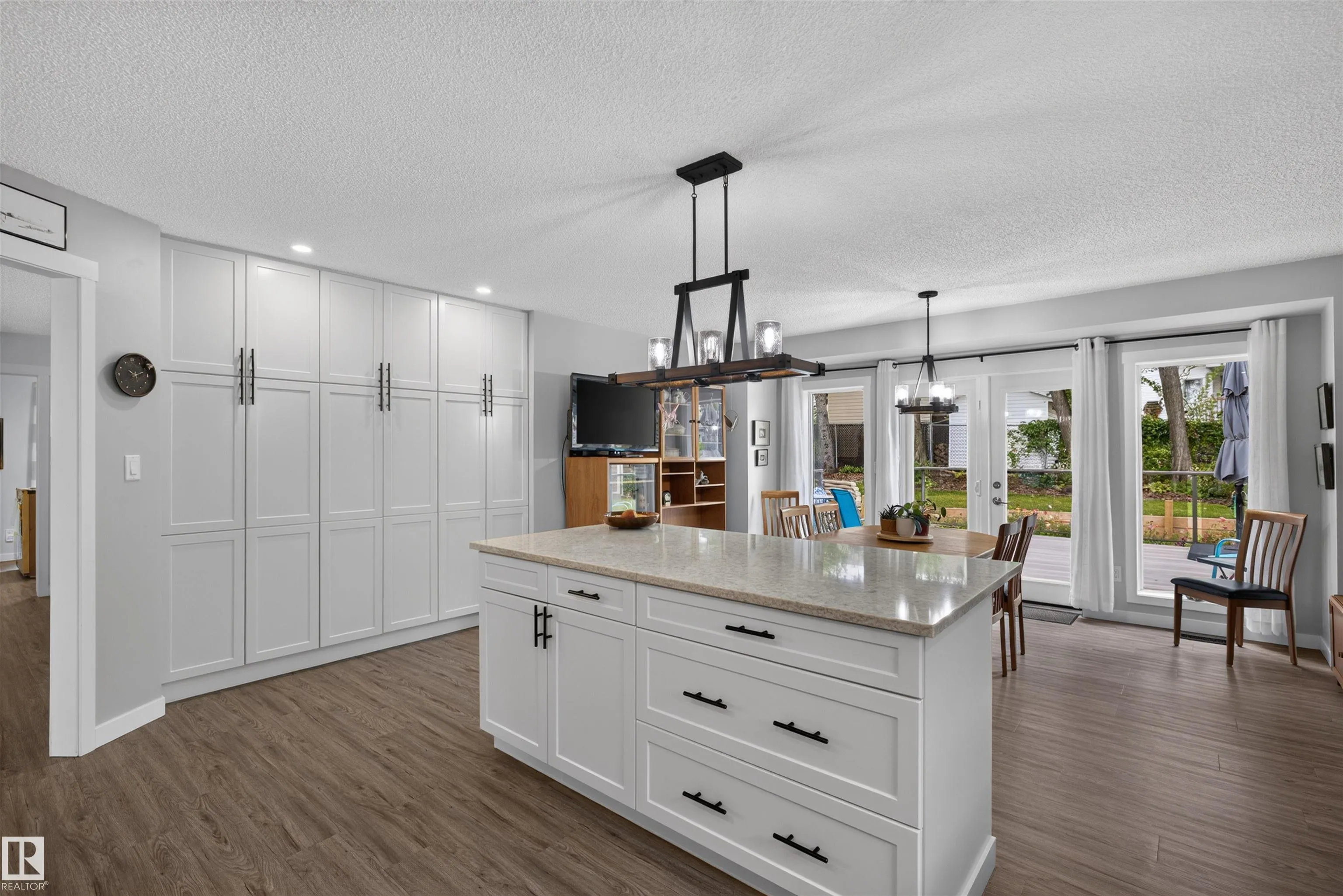 3 HICKORY Crescent