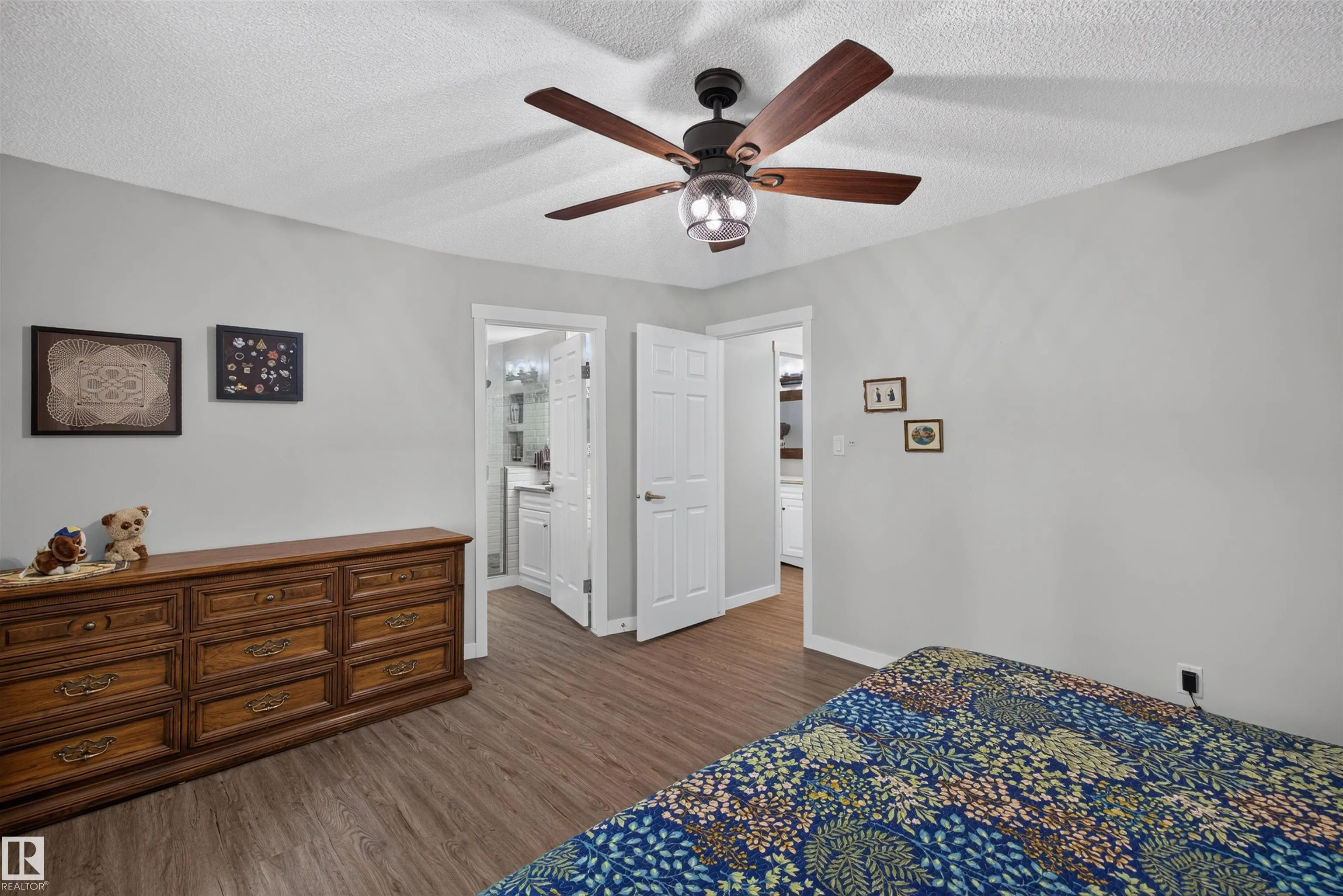 3 HICKORY Crescent