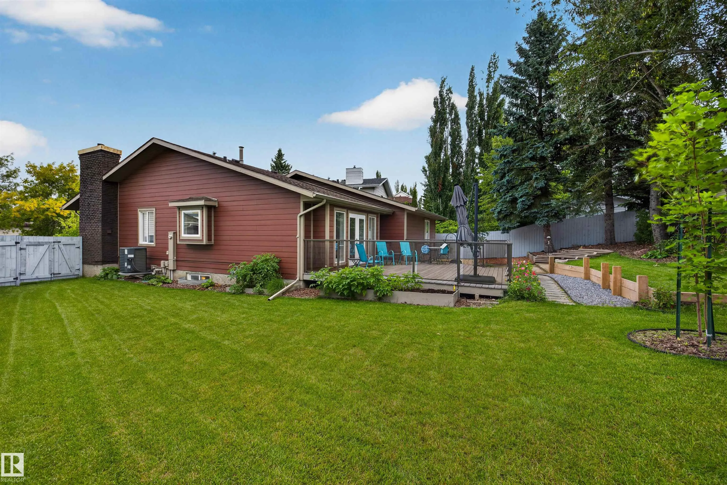 3 HICKORY Crescent