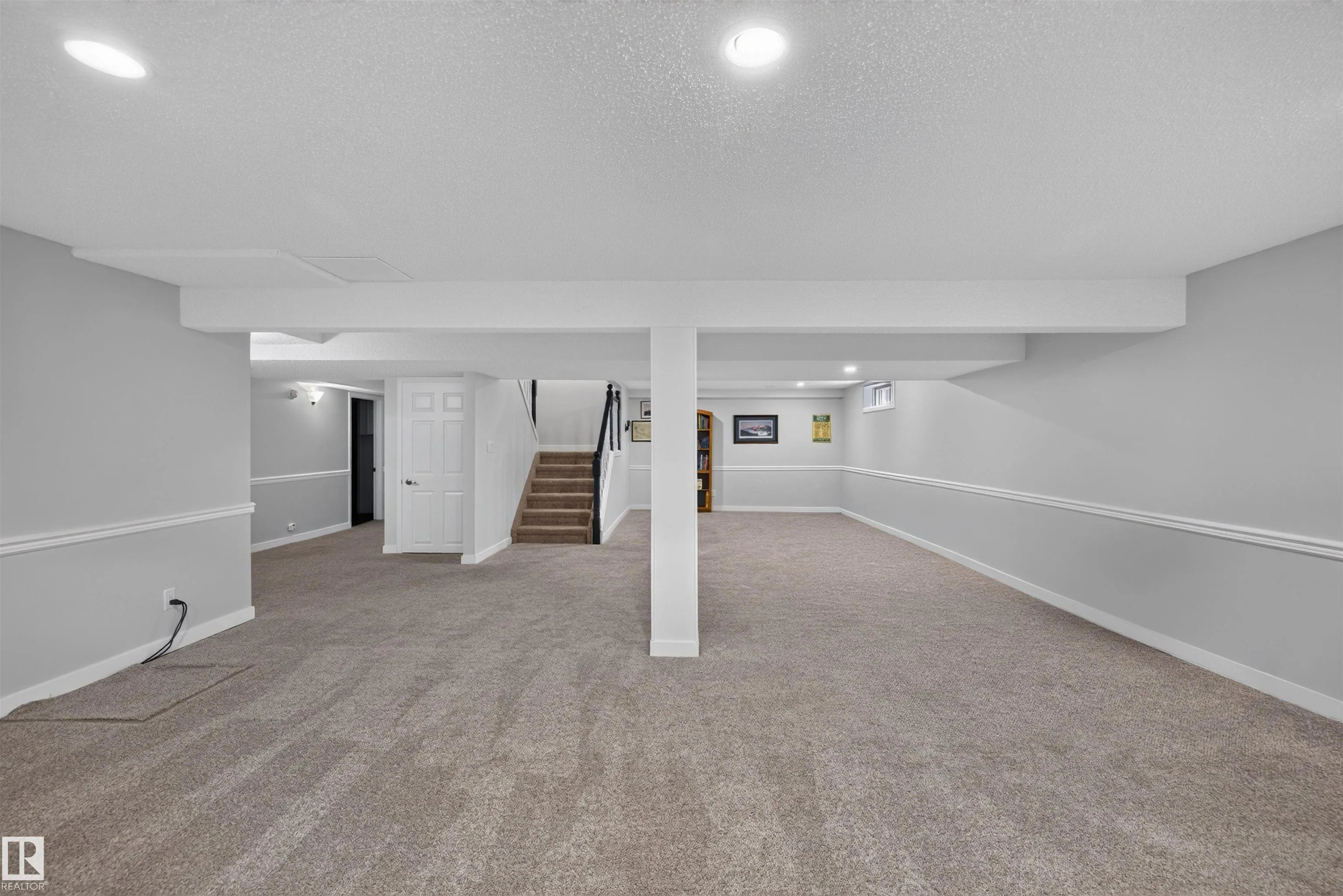 3 HICKORY Crescent
