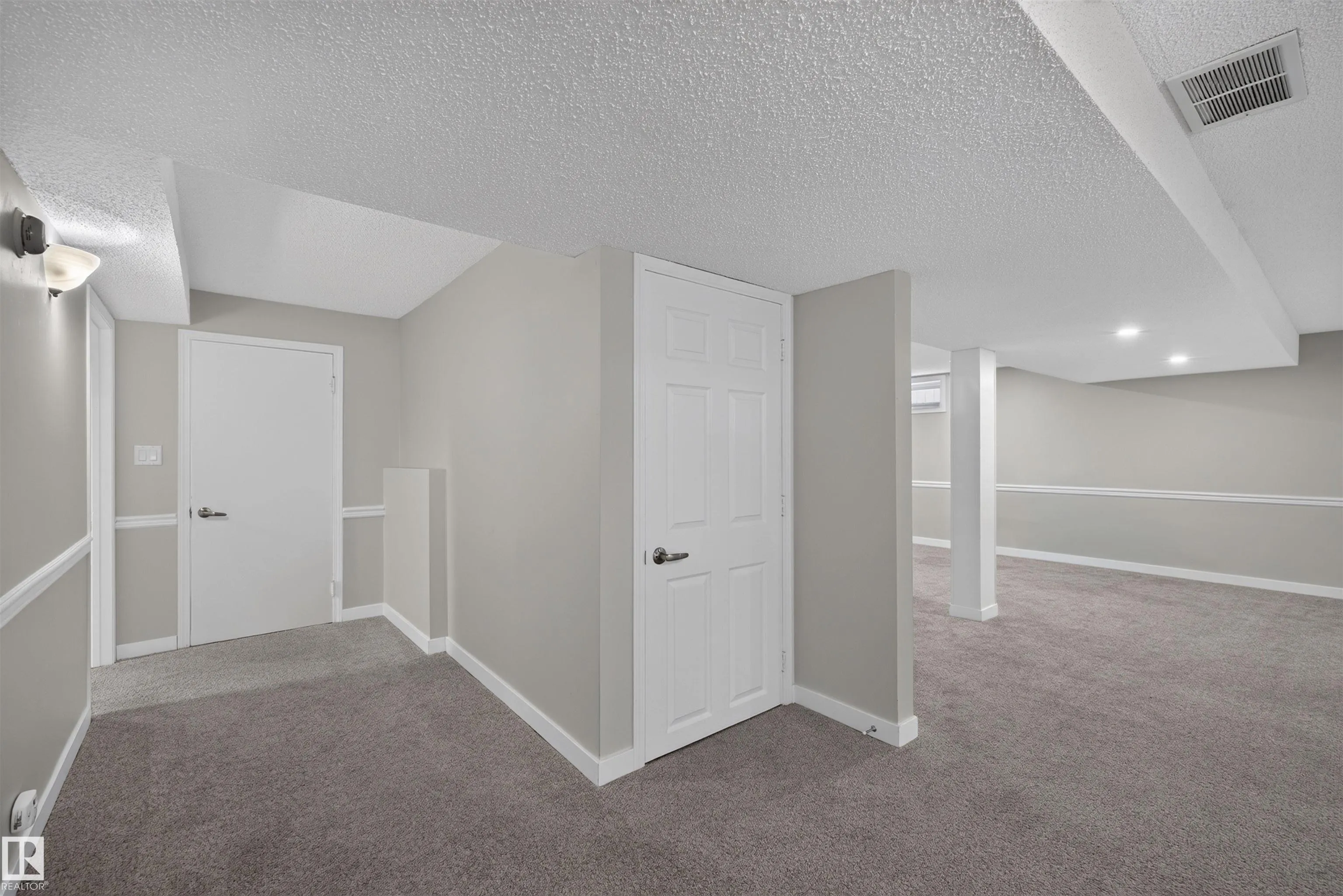 3 HICKORY Crescent