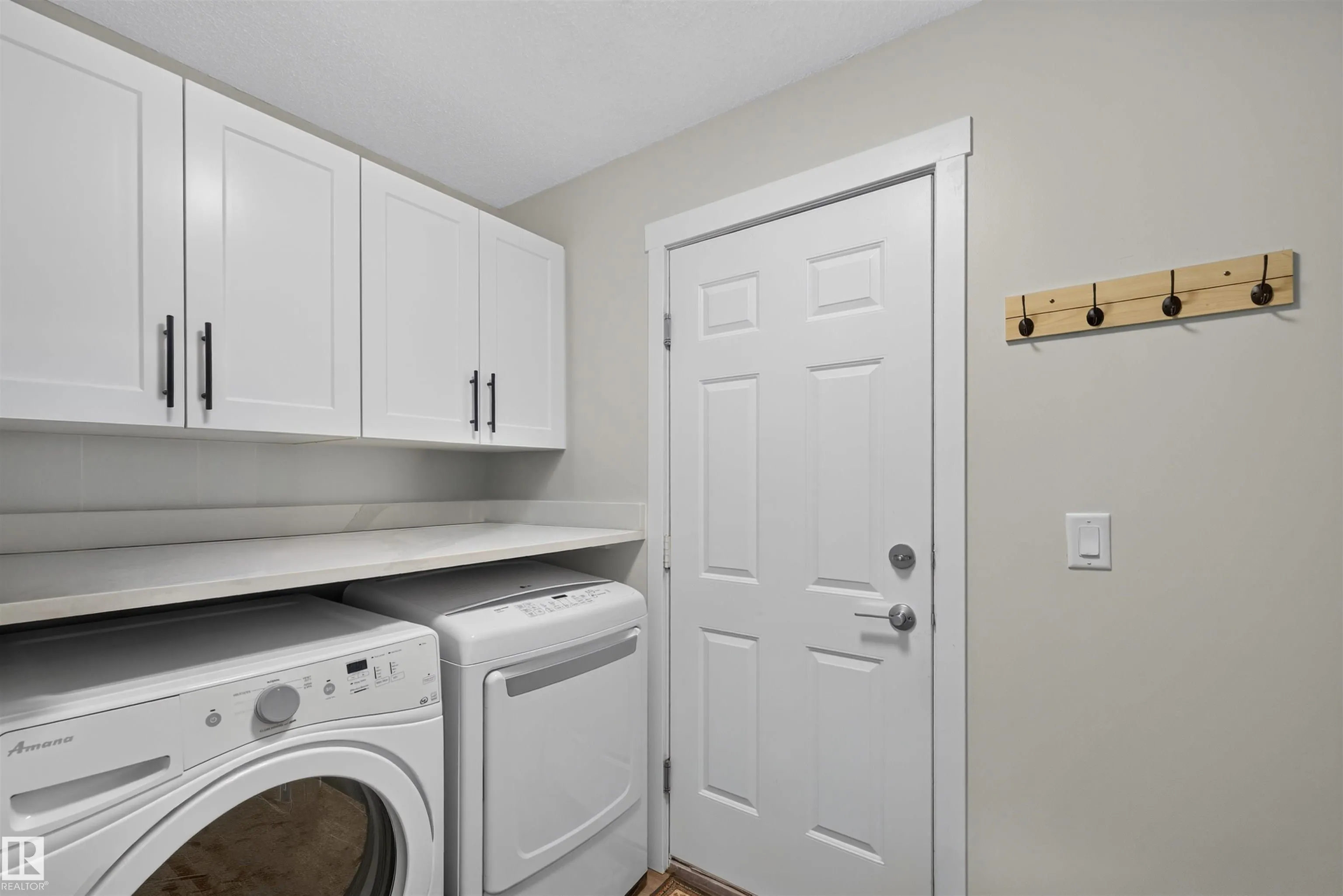 3 HICKORY Crescent