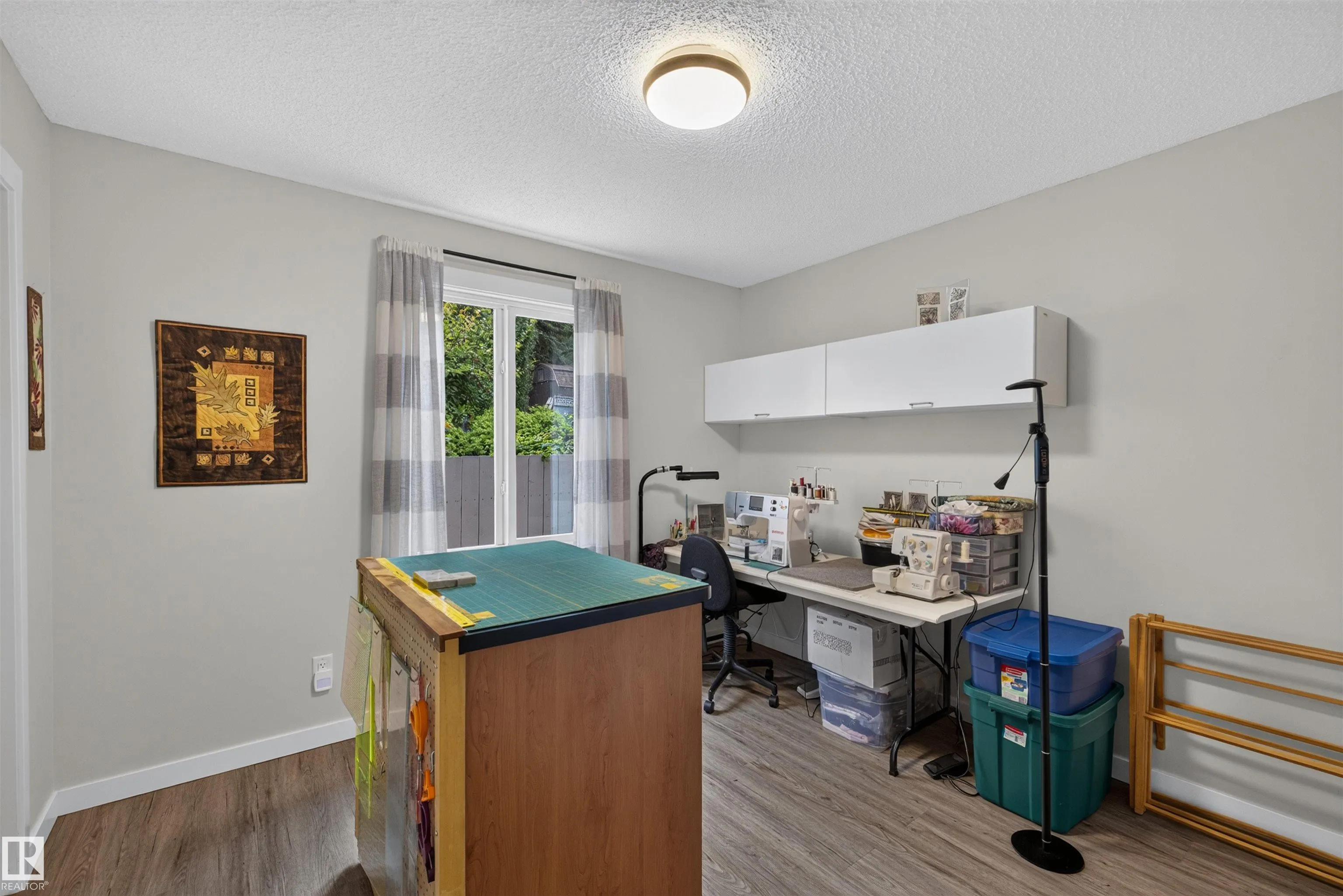 3 HICKORY Crescent