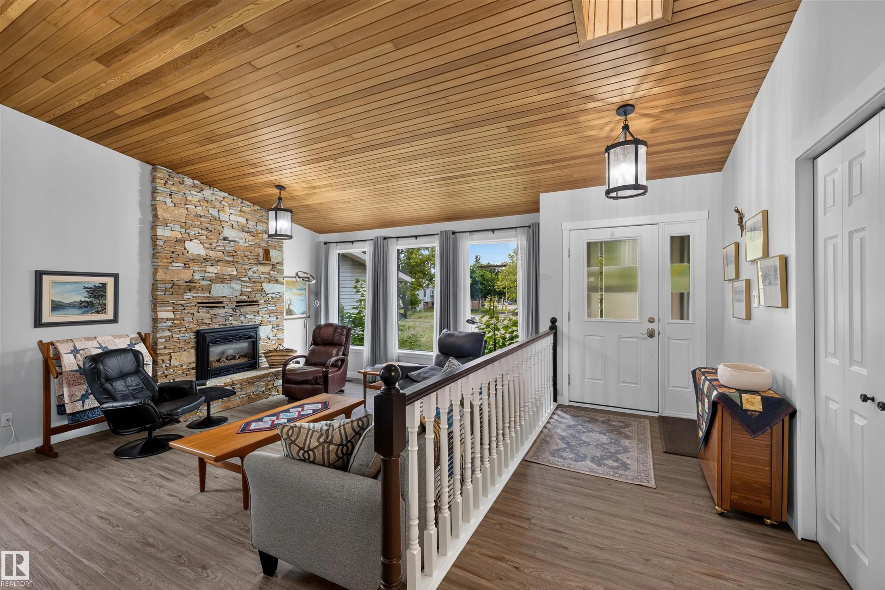 3 HICKORY Crescent
