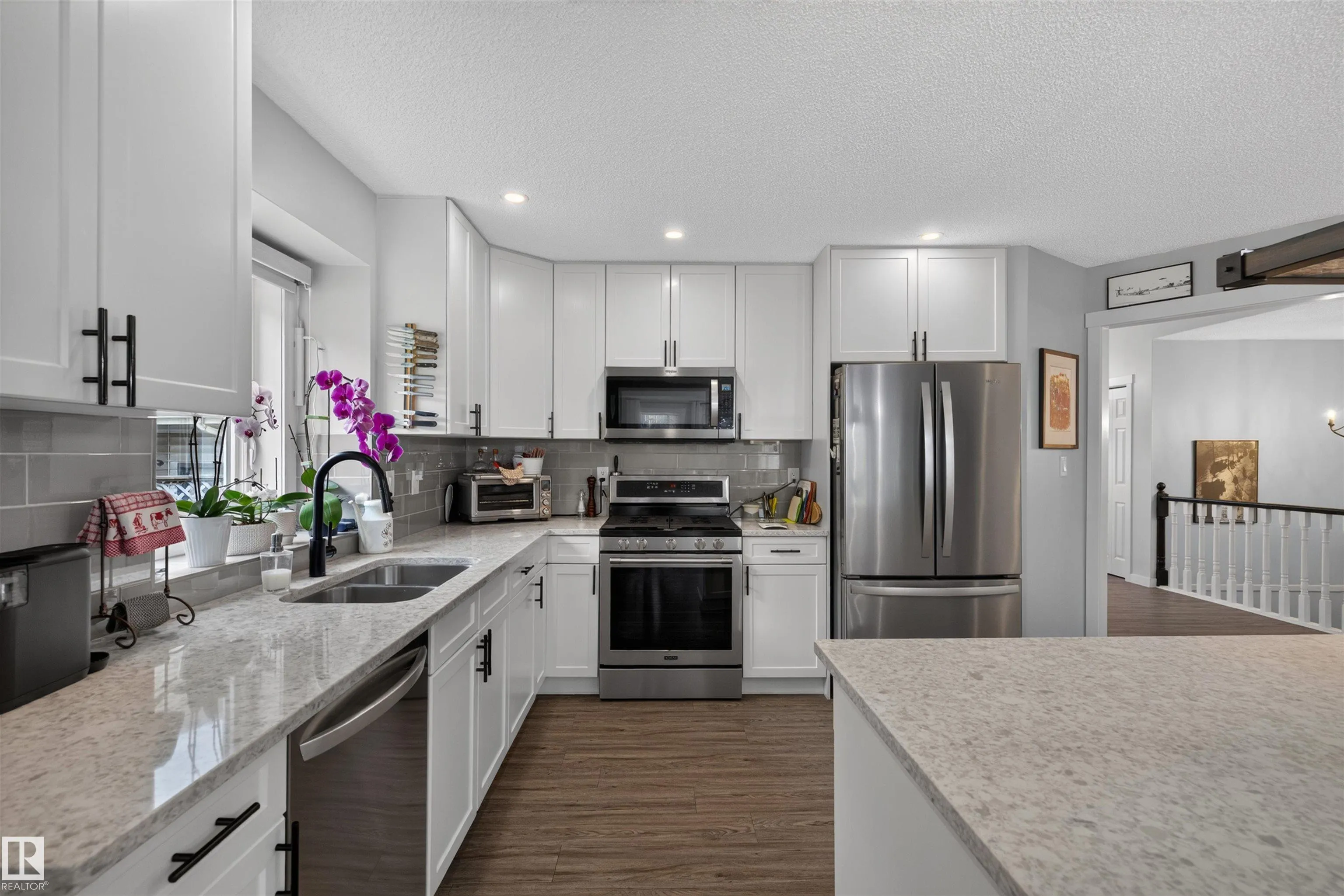 3 HICKORY Crescent
