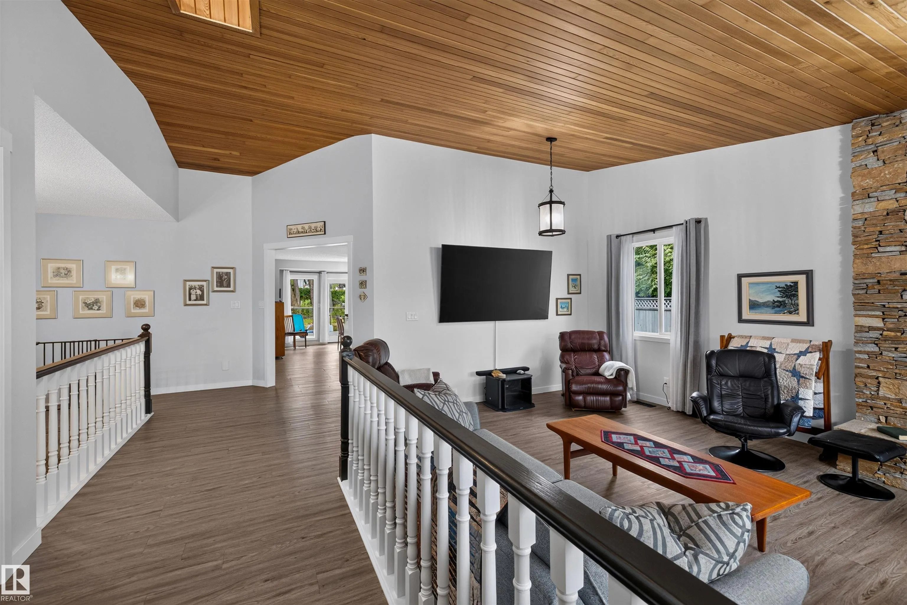 3 HICKORY Crescent