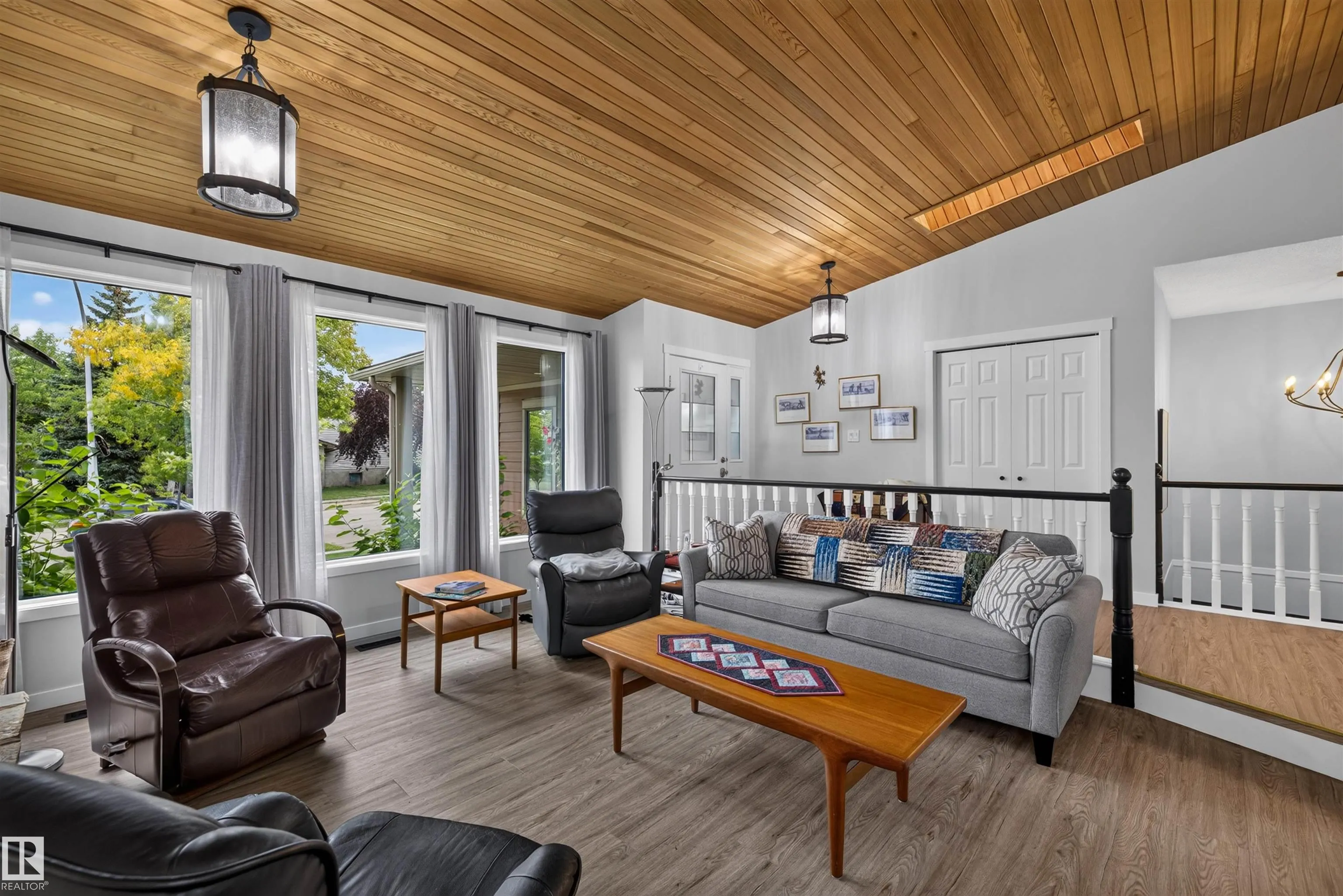 3 HICKORY Crescent