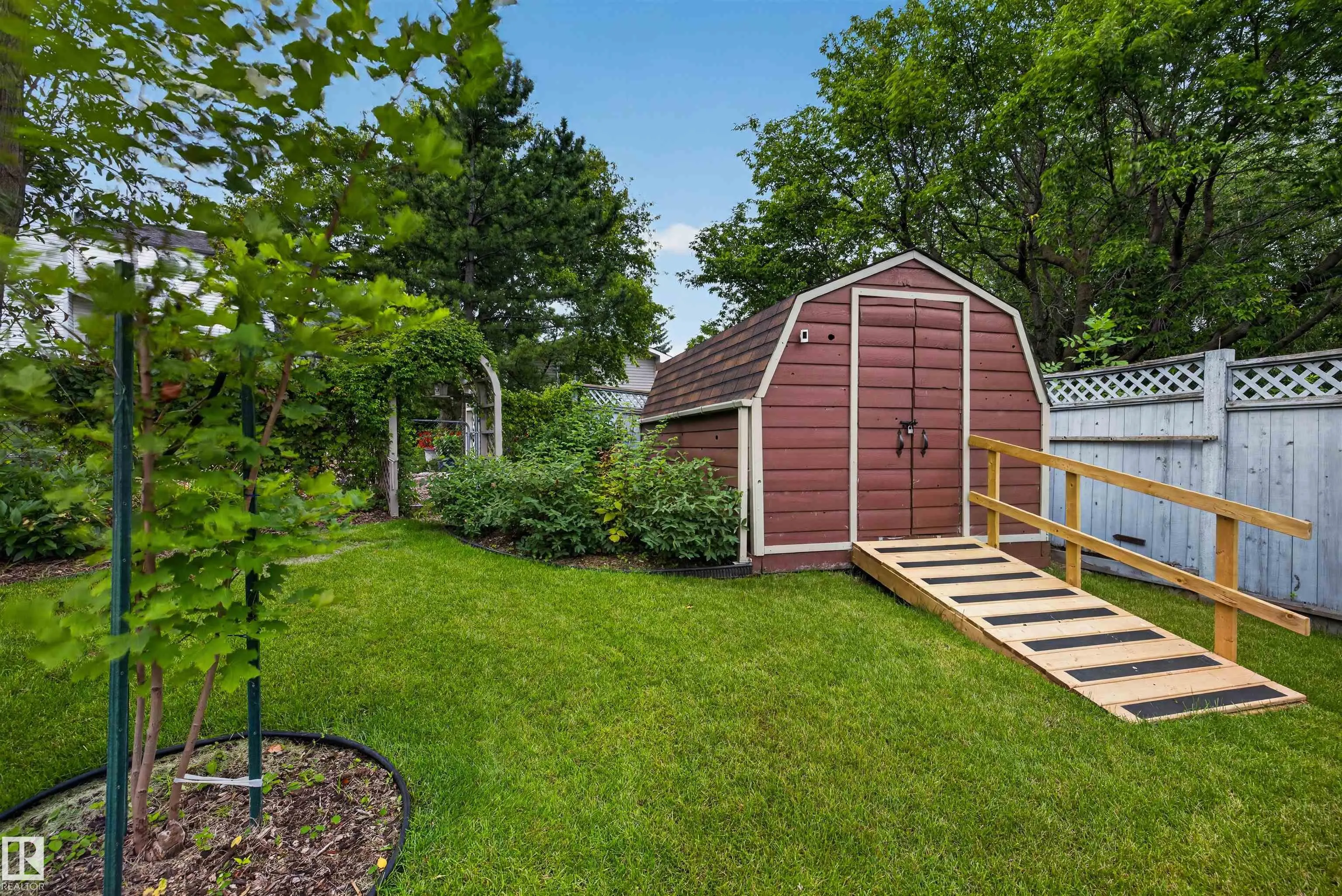 3 HICKORY Crescent