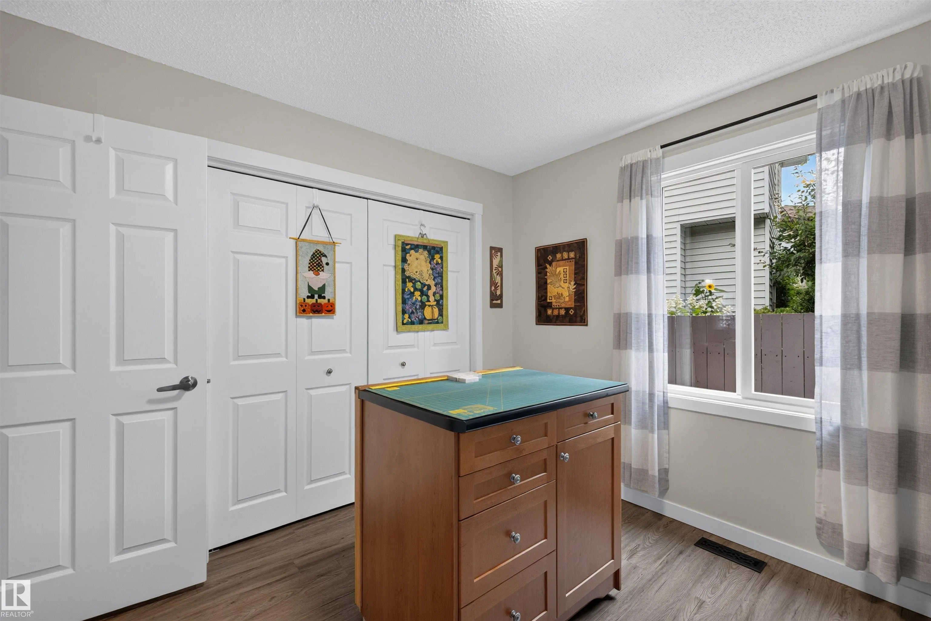3 HICKORY Crescent