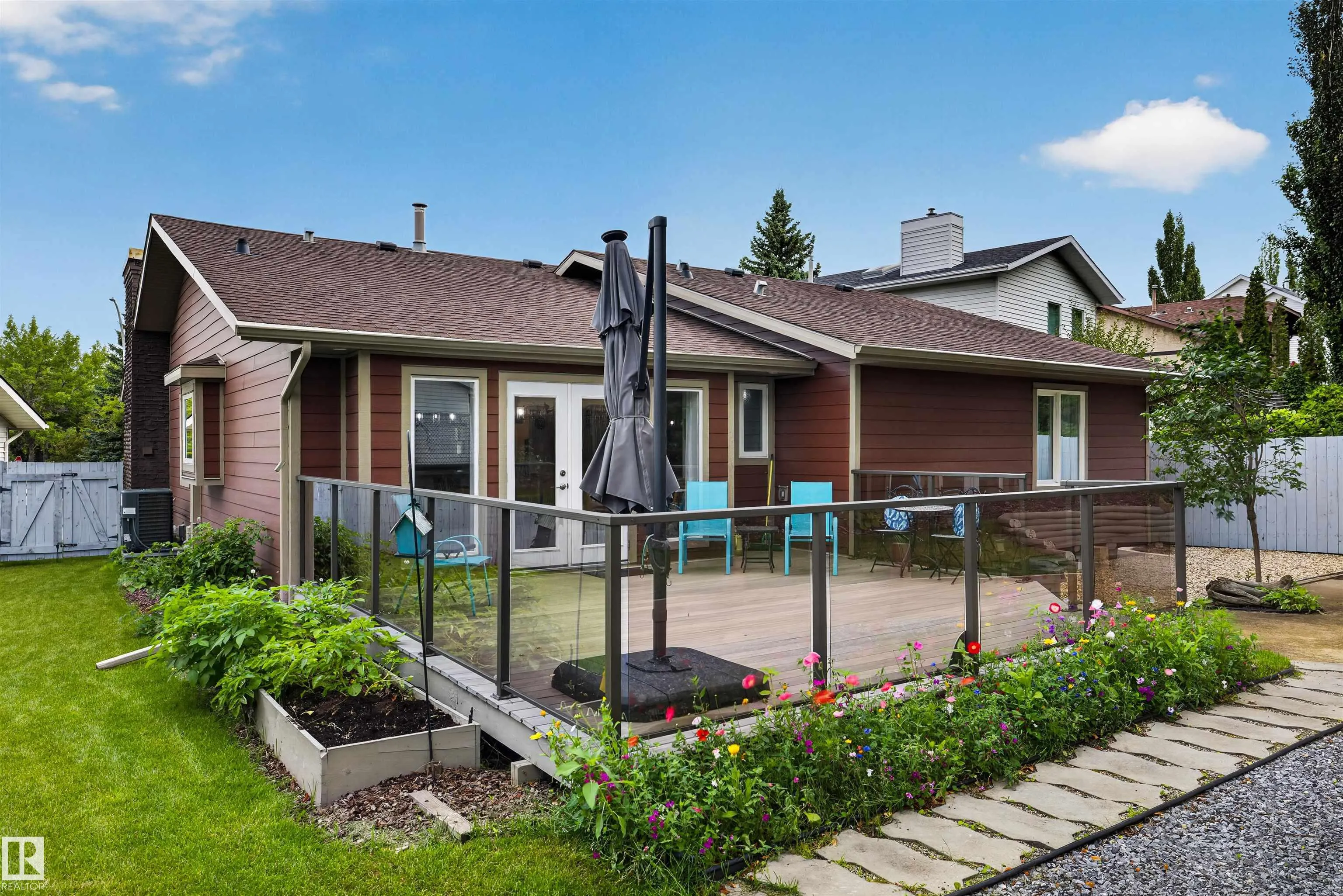 3 HICKORY Crescent