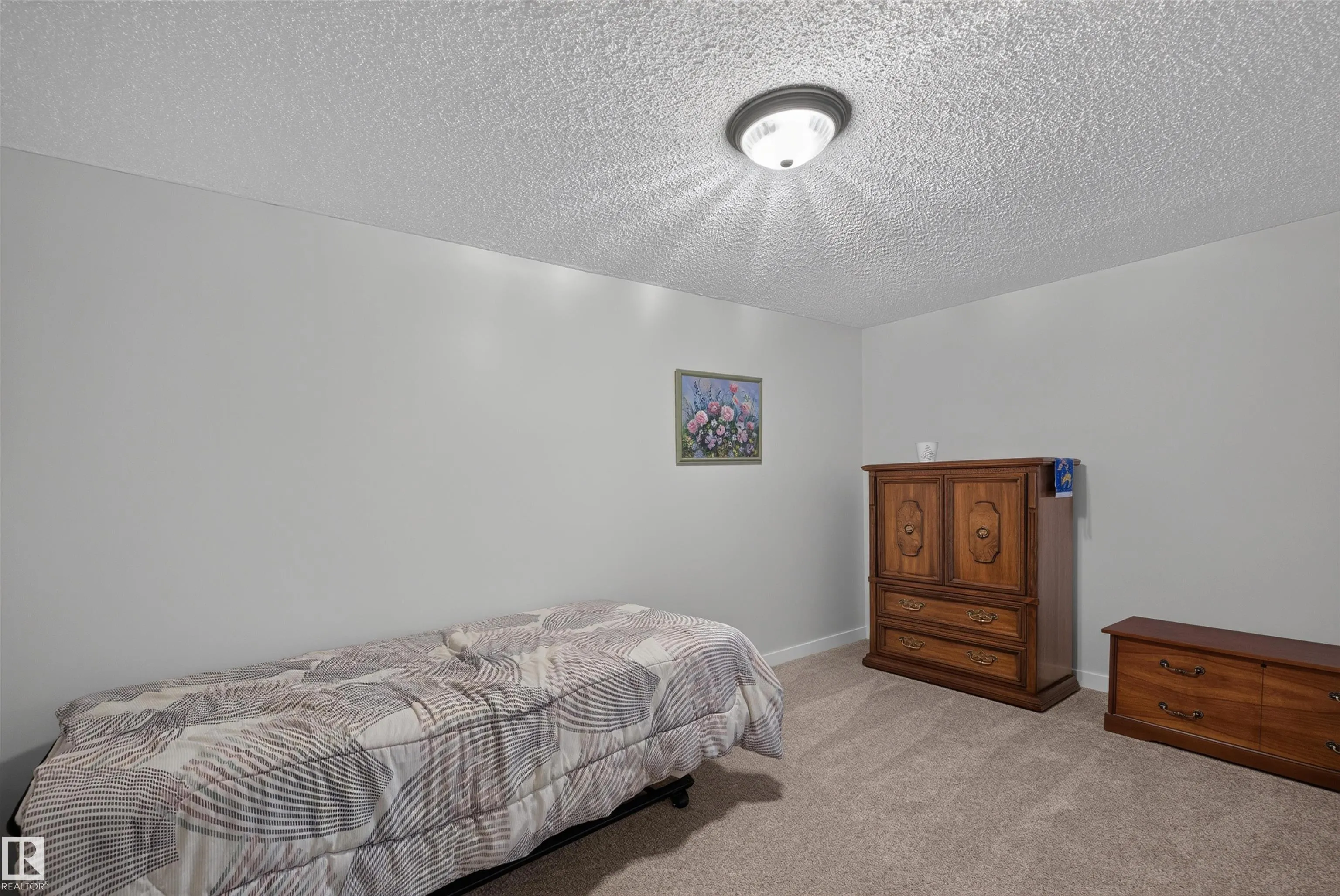 3 HICKORY Crescent