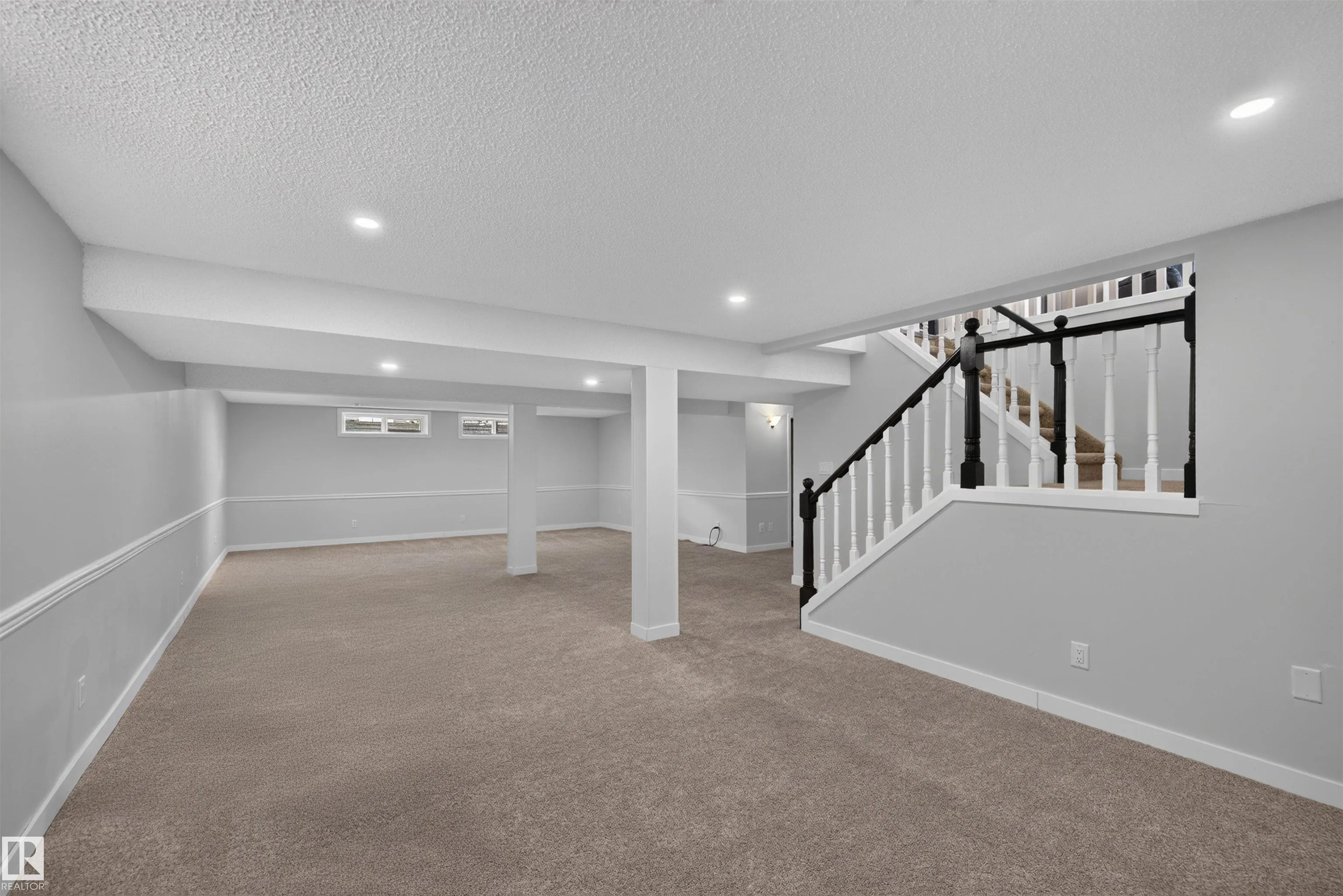 3 HICKORY Crescent