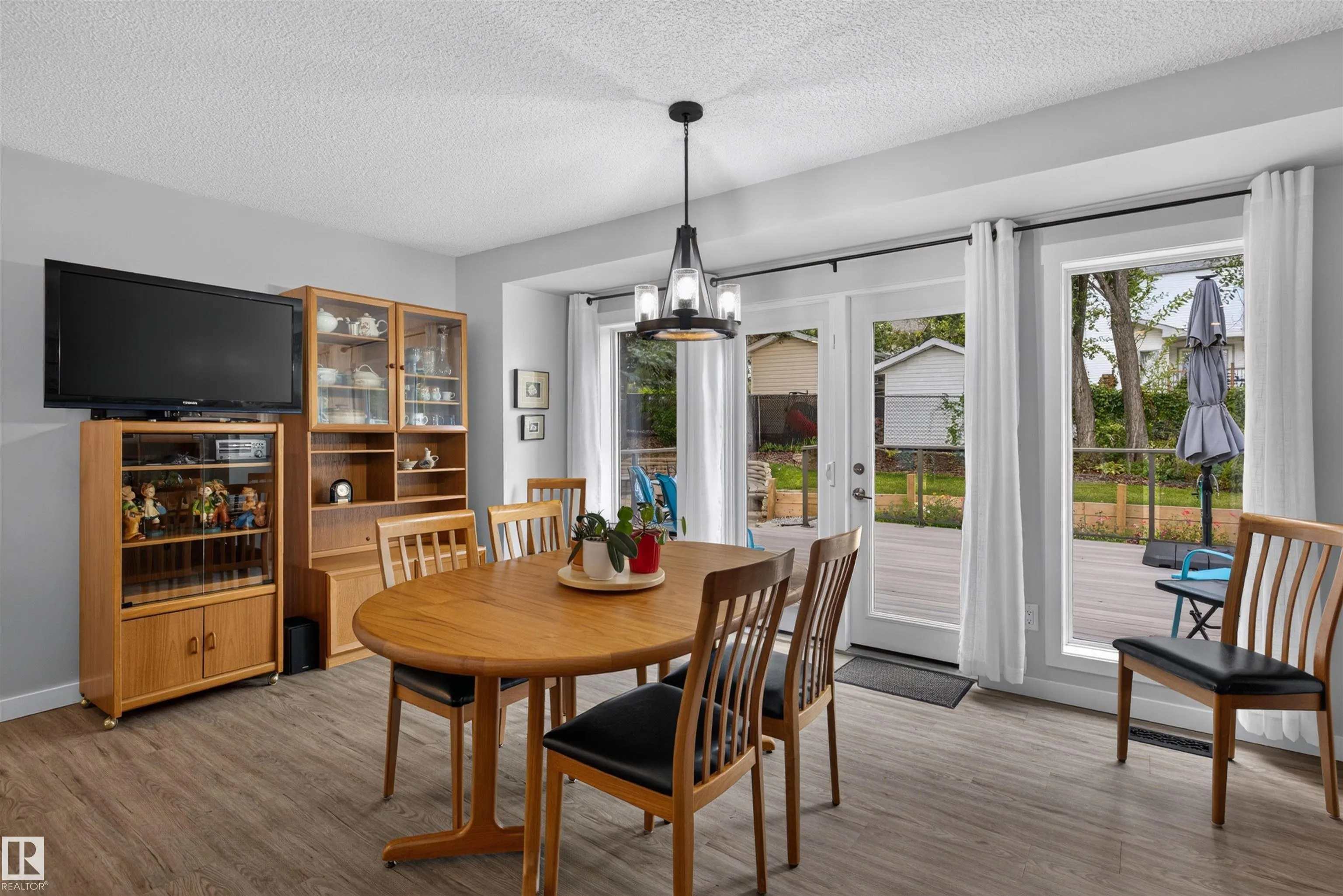3 HICKORY Crescent