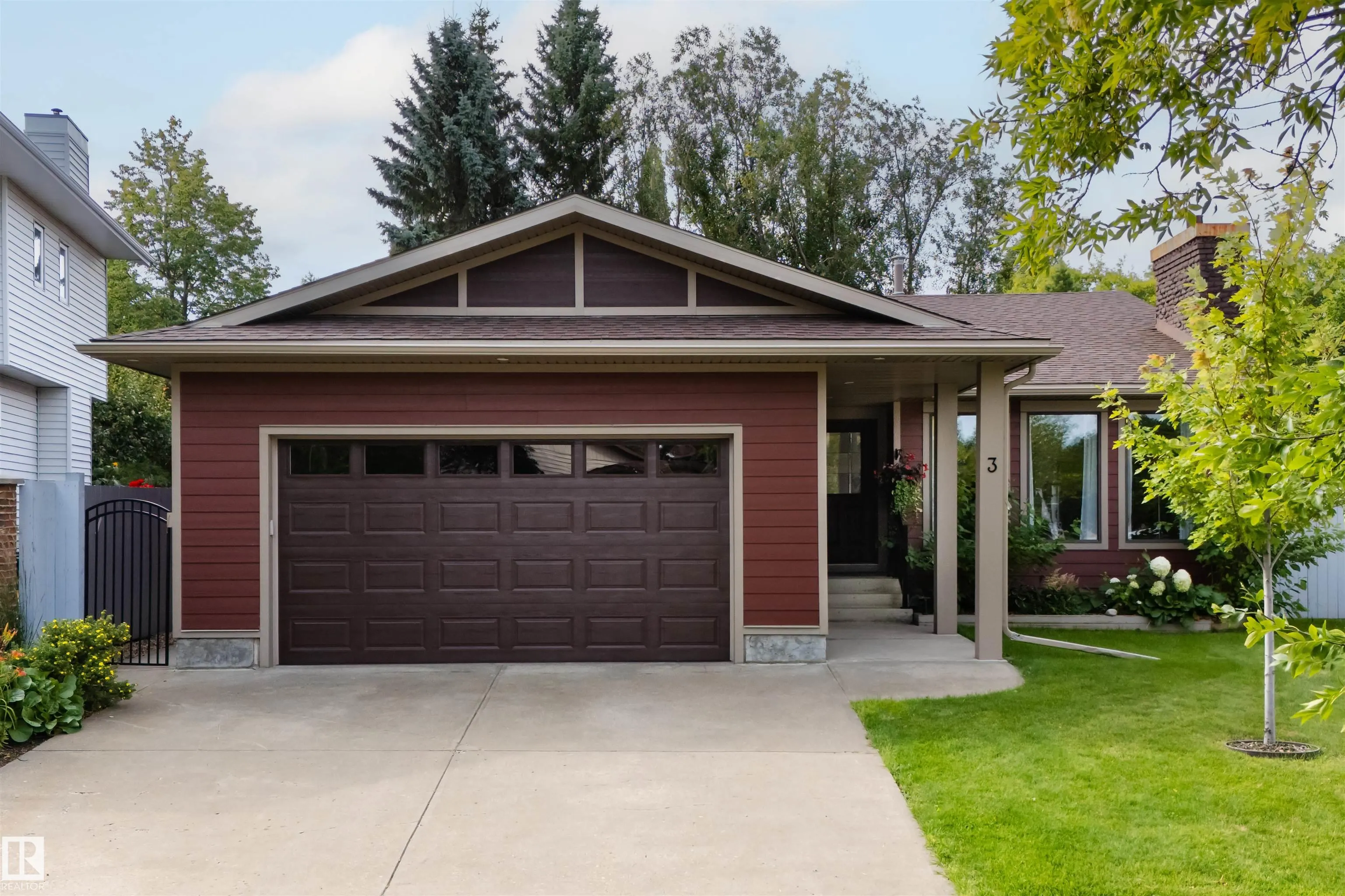 3 HICKORY Crescent