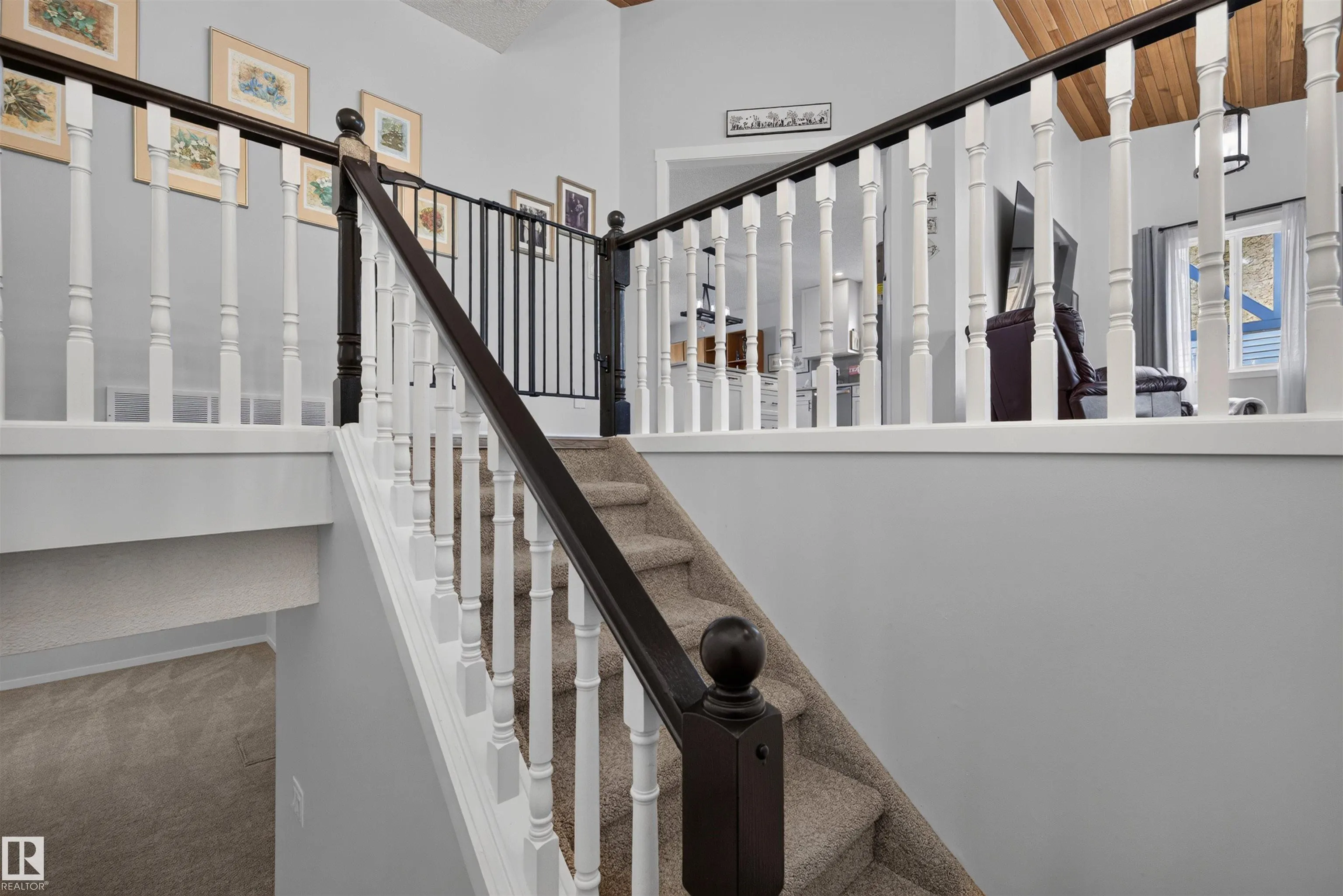 3 HICKORY Crescent
