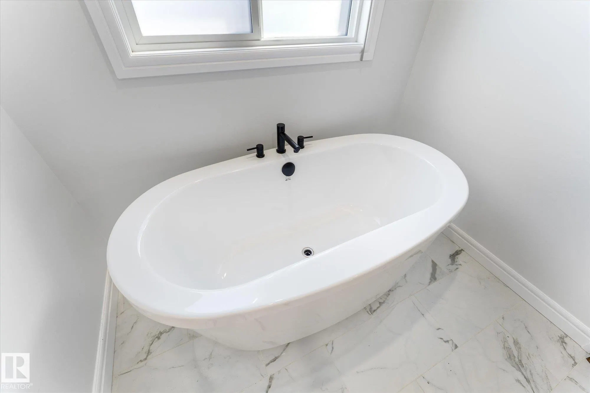 121 GLENRIDDING RAVINE Road