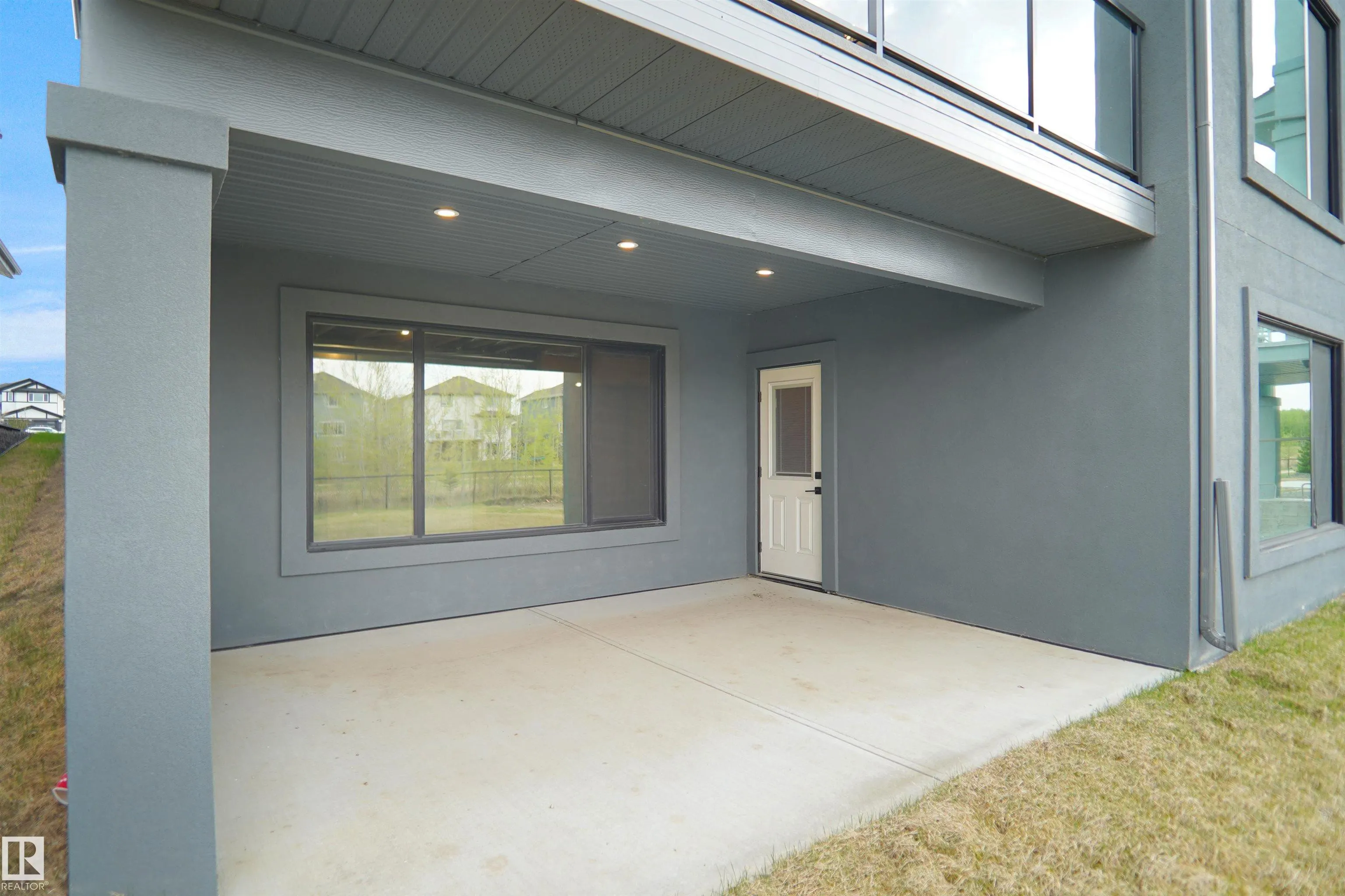 162 EDGEWATER Circle