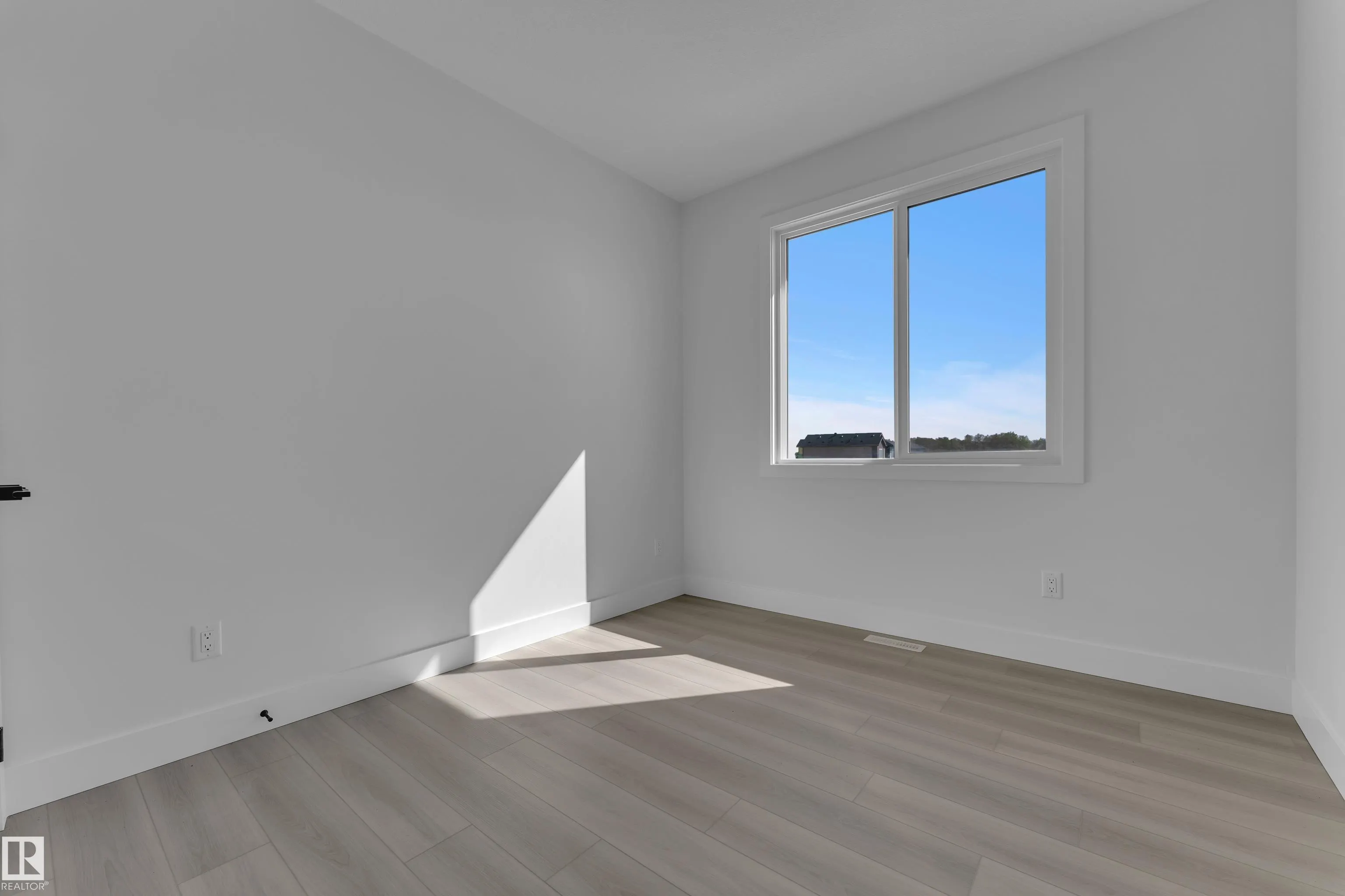 213 Falcon Crescent