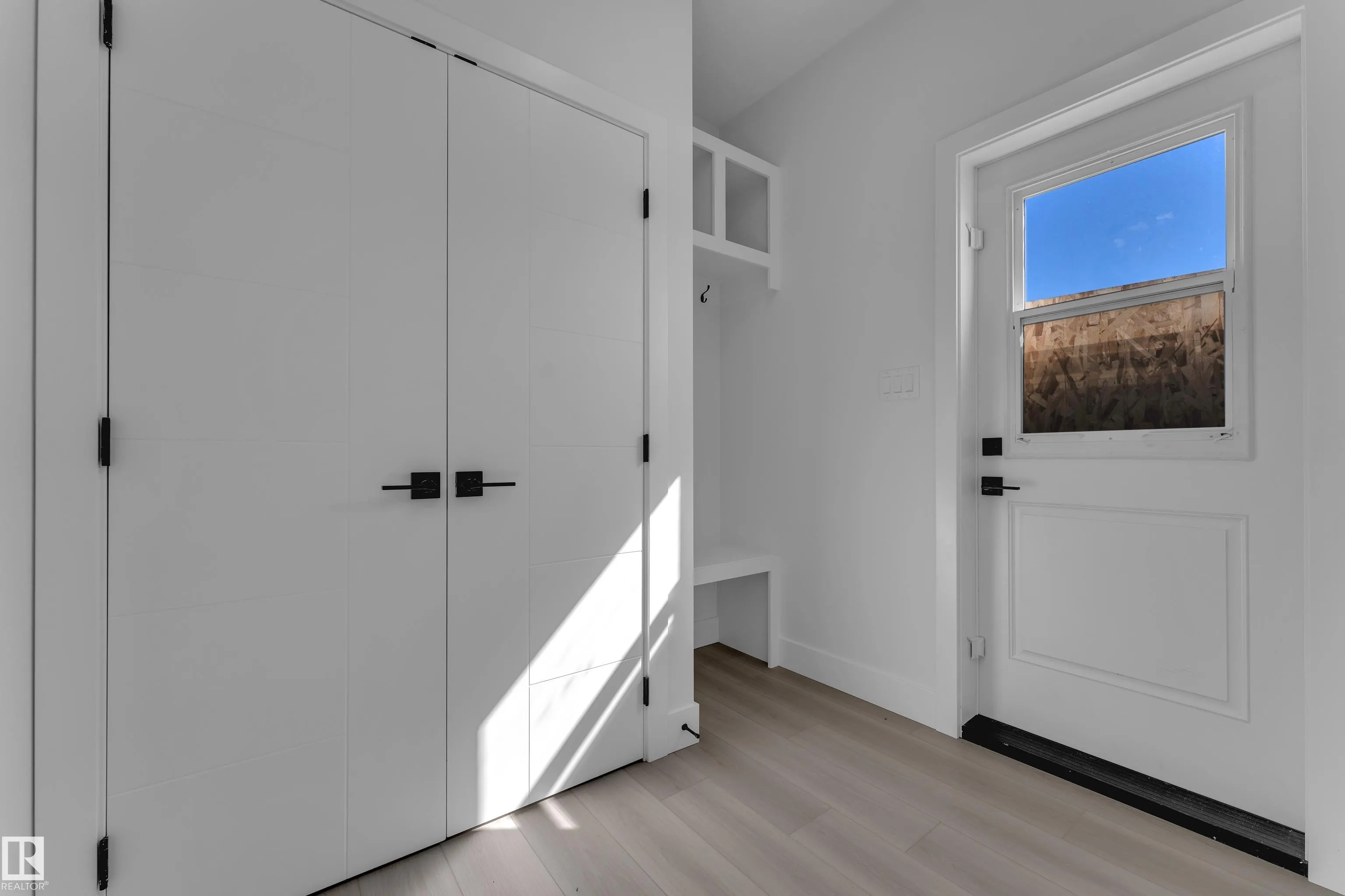213 Falcon Crescent