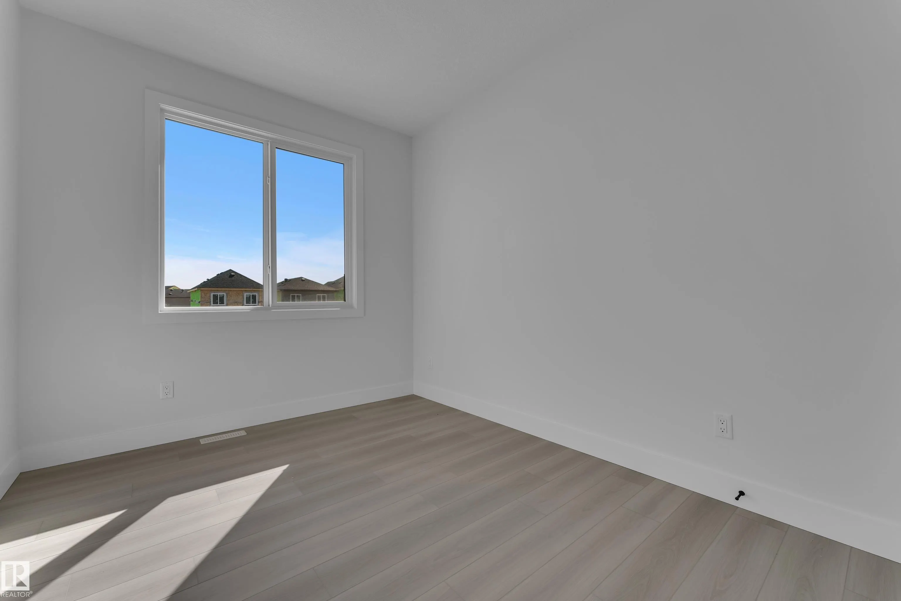 213 Falcon Crescent