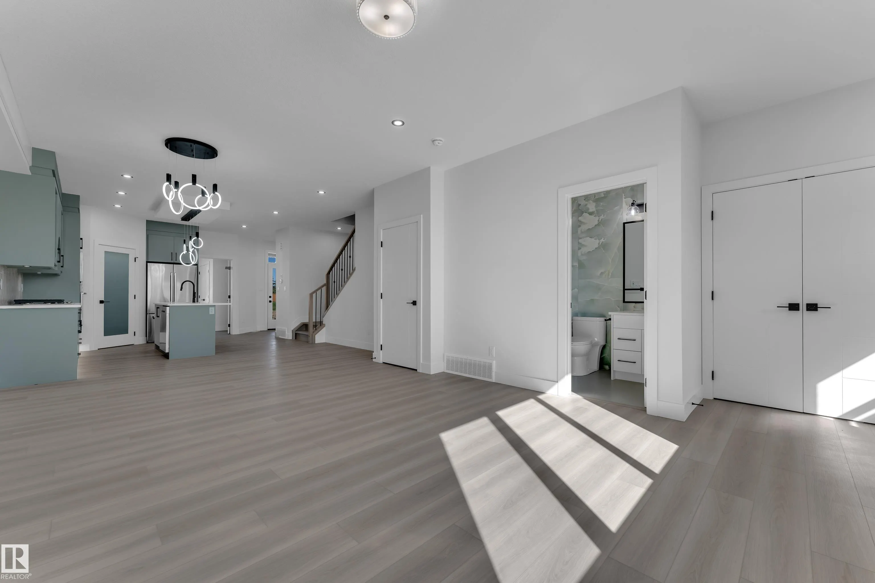 213 Falcon Crescent