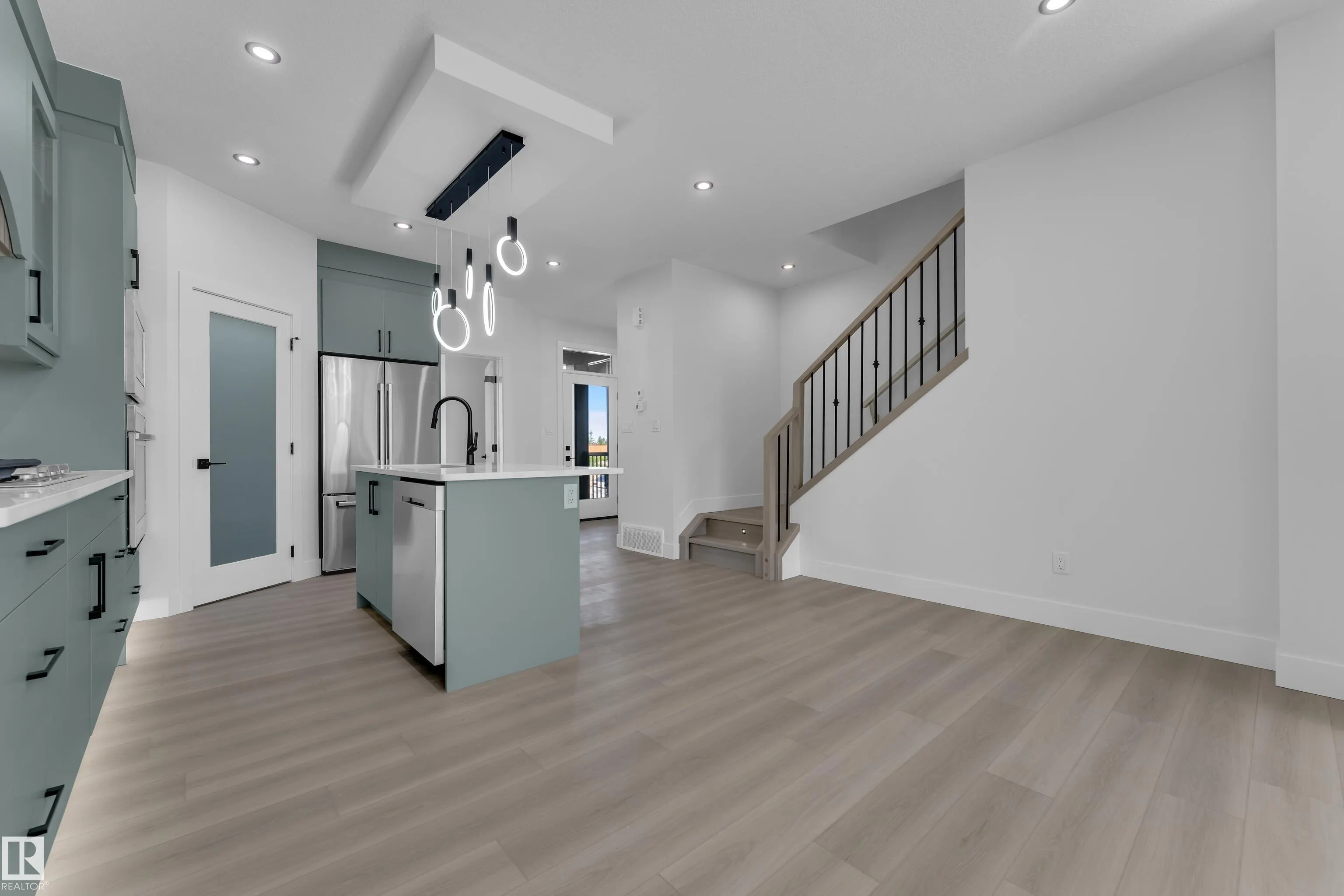 213 Falcon Crescent