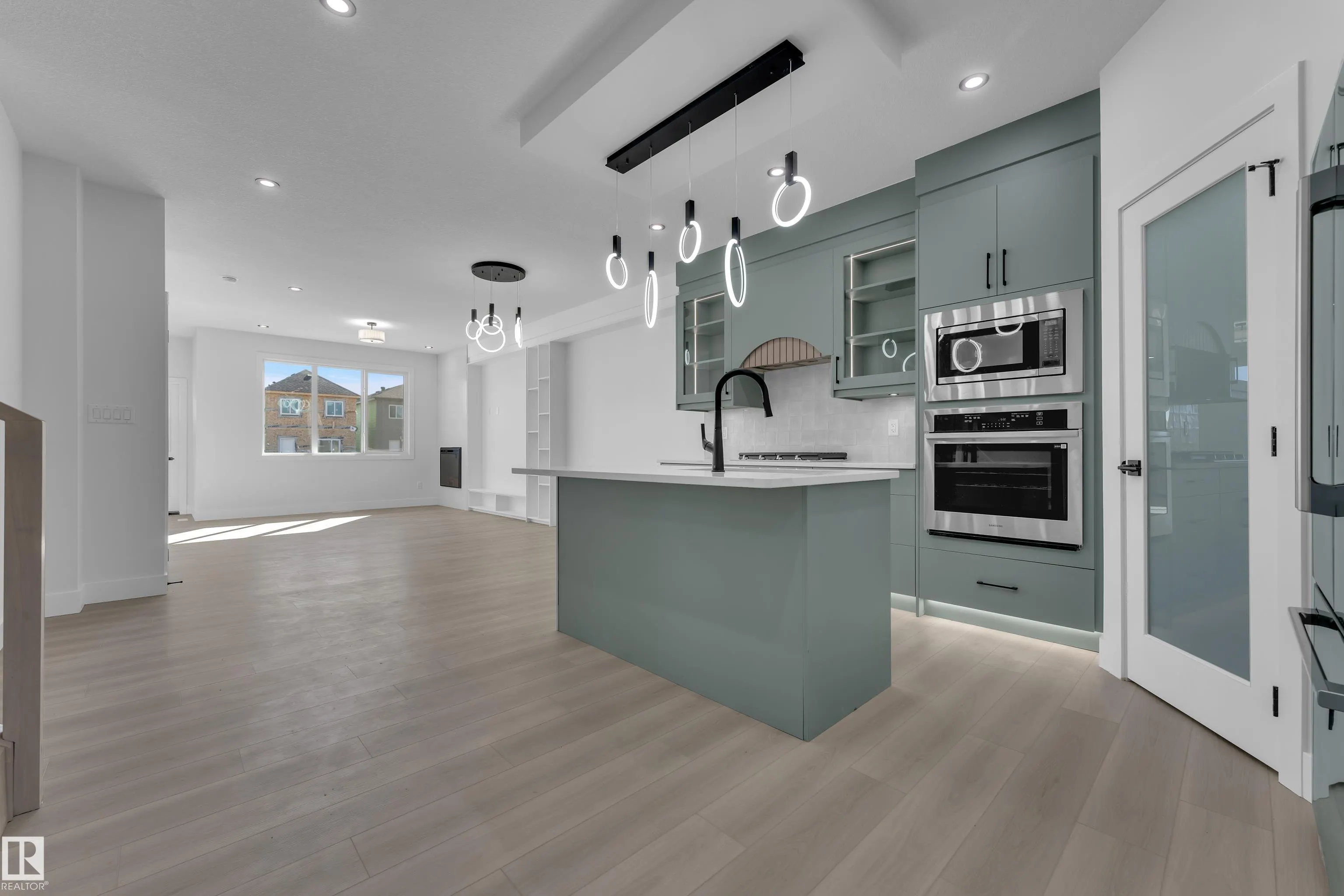 213 Falcon Crescent