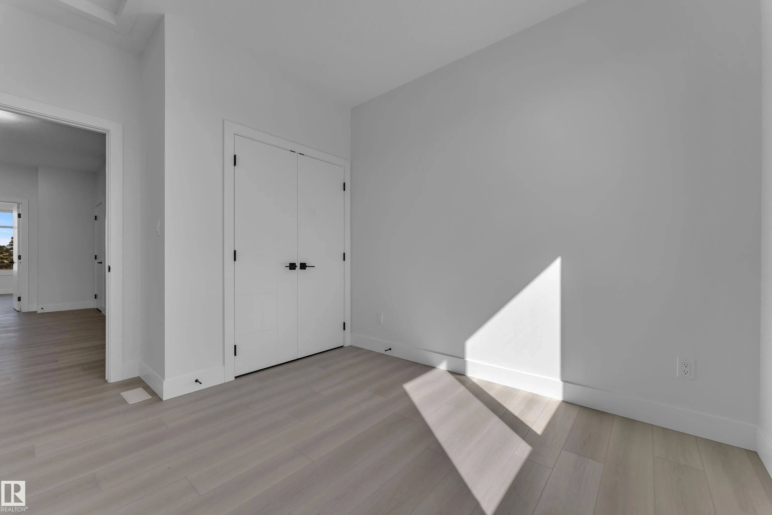 213 Falcon Crescent