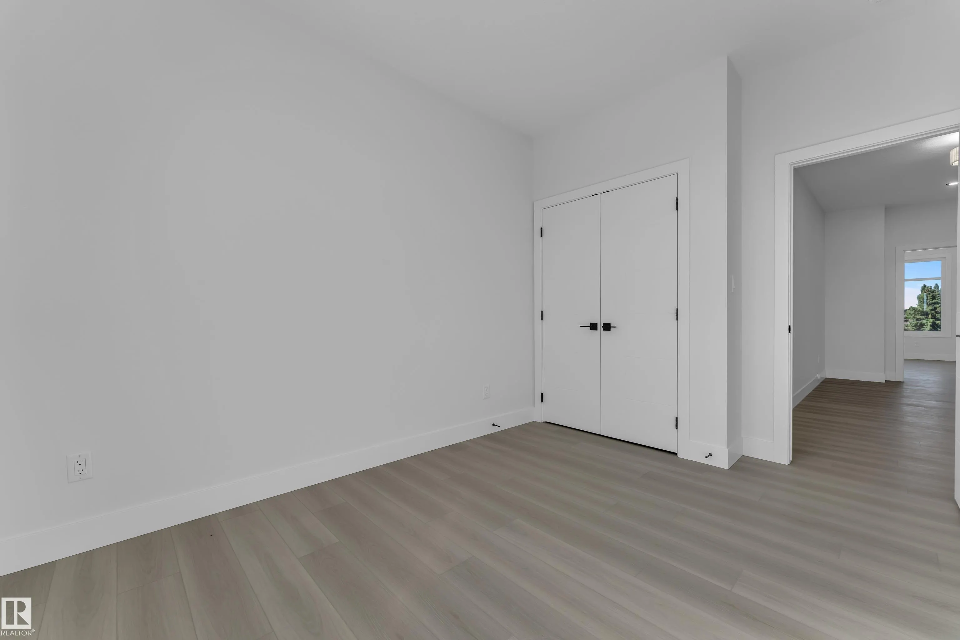 213 Falcon Crescent