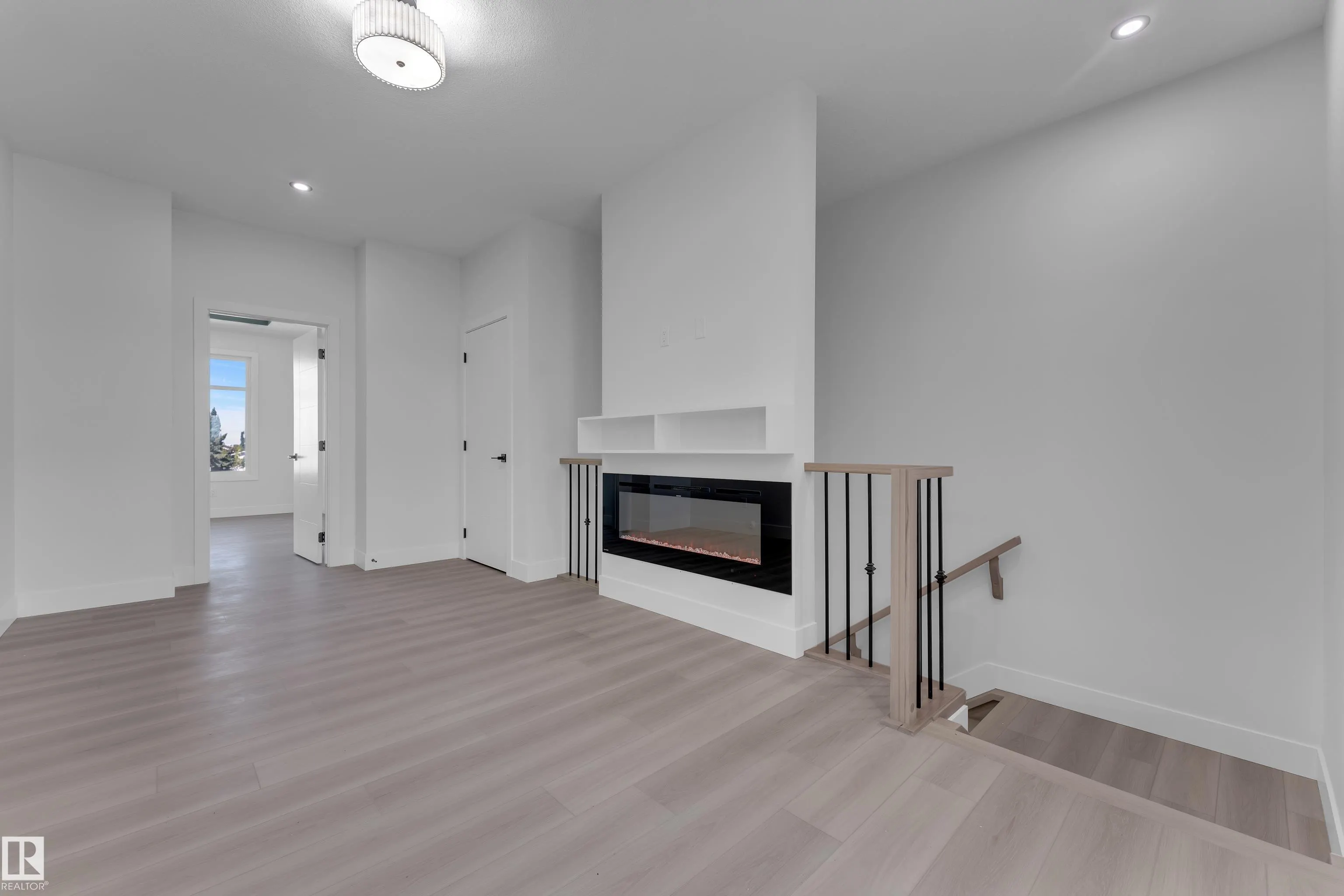 213 Falcon Crescent