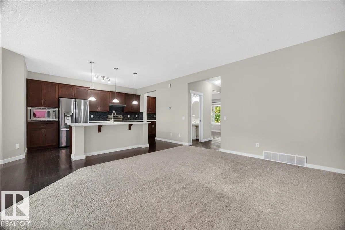8019 SUMMERSIDE GRANDE Boulevard